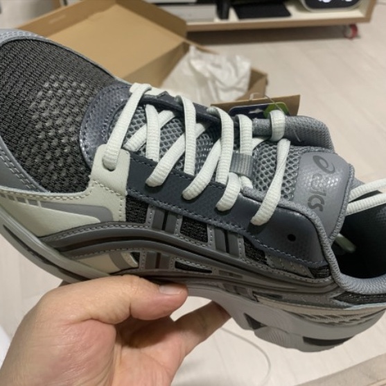 Asics Gel-Kyrios Carrier Grey 착용 스타일