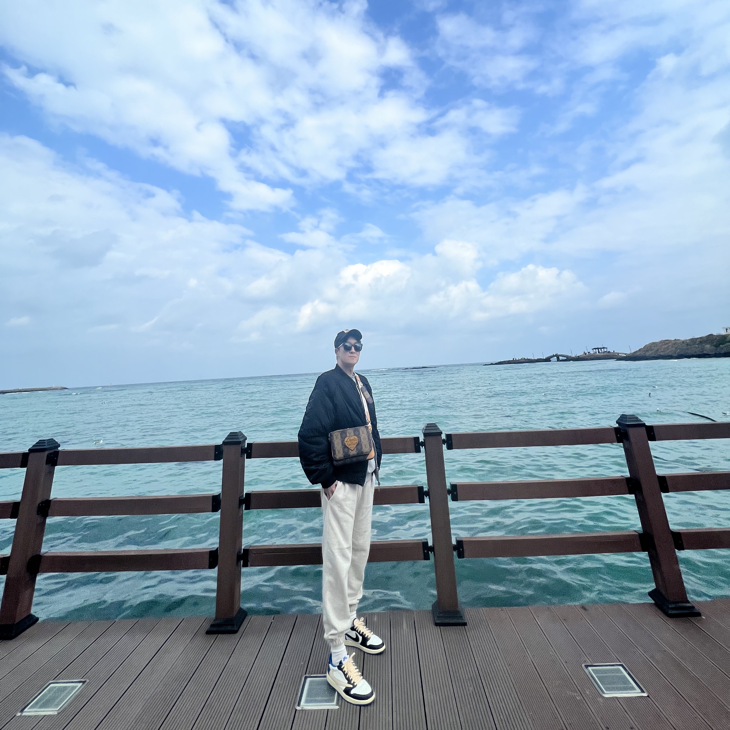Louis Vuitton x Nigo Trio Messenger Marron, Jordan 1 x Travis Scott x Fragment Retro Low OG SP Military Blue 착용 스타일 - 1