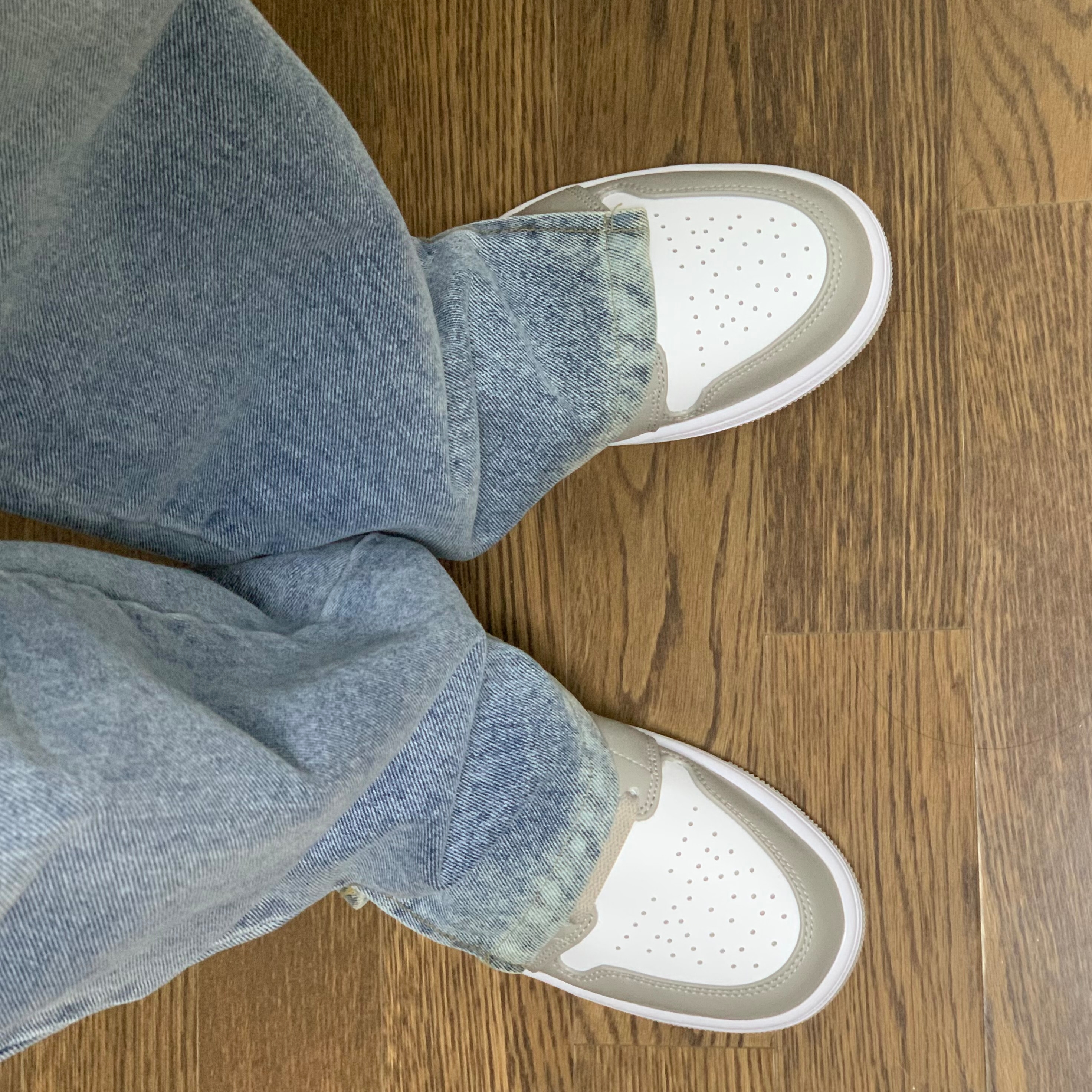 Jordan 1 Mid College Grey 착용 스타일 - 2