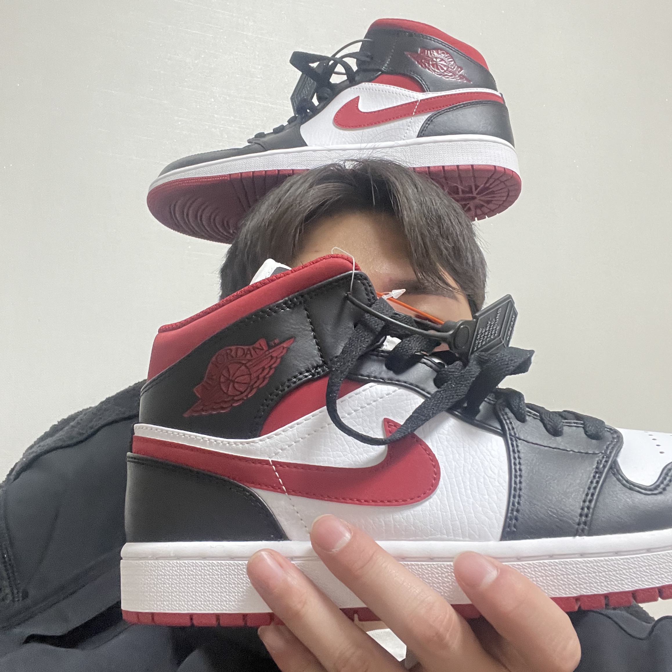 Jordan 1 Mid Gym Red Black White 착용 스타일