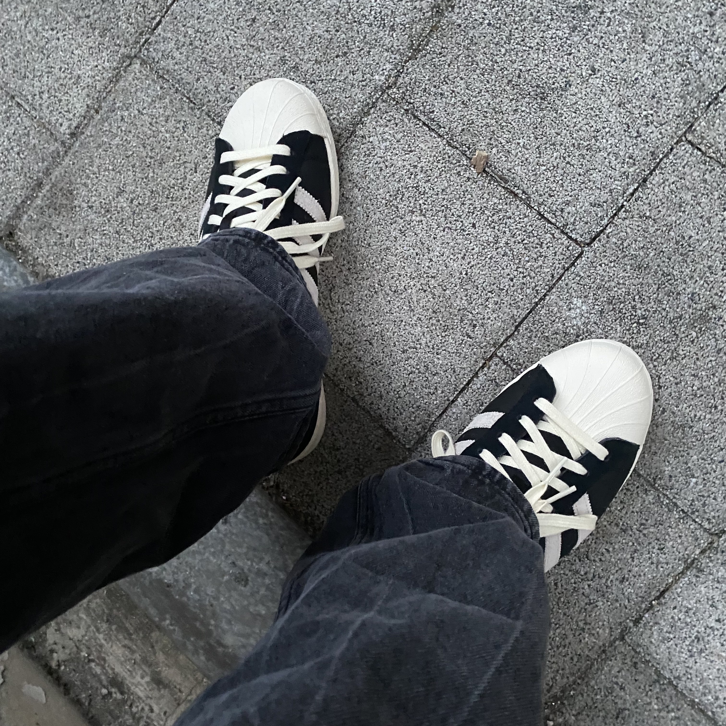 Adidas Superstar 82 Black White 착용 스타일