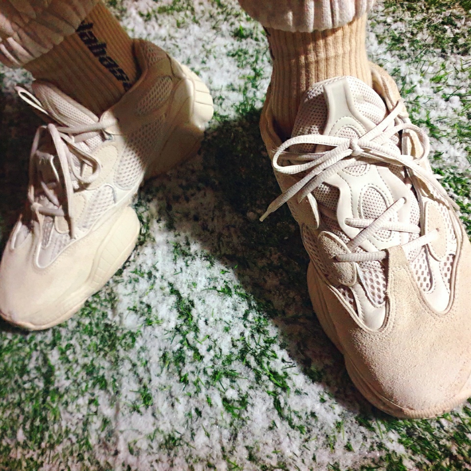 Adidas Yeezy 500 Blush 2018 착용 스타일 - 4