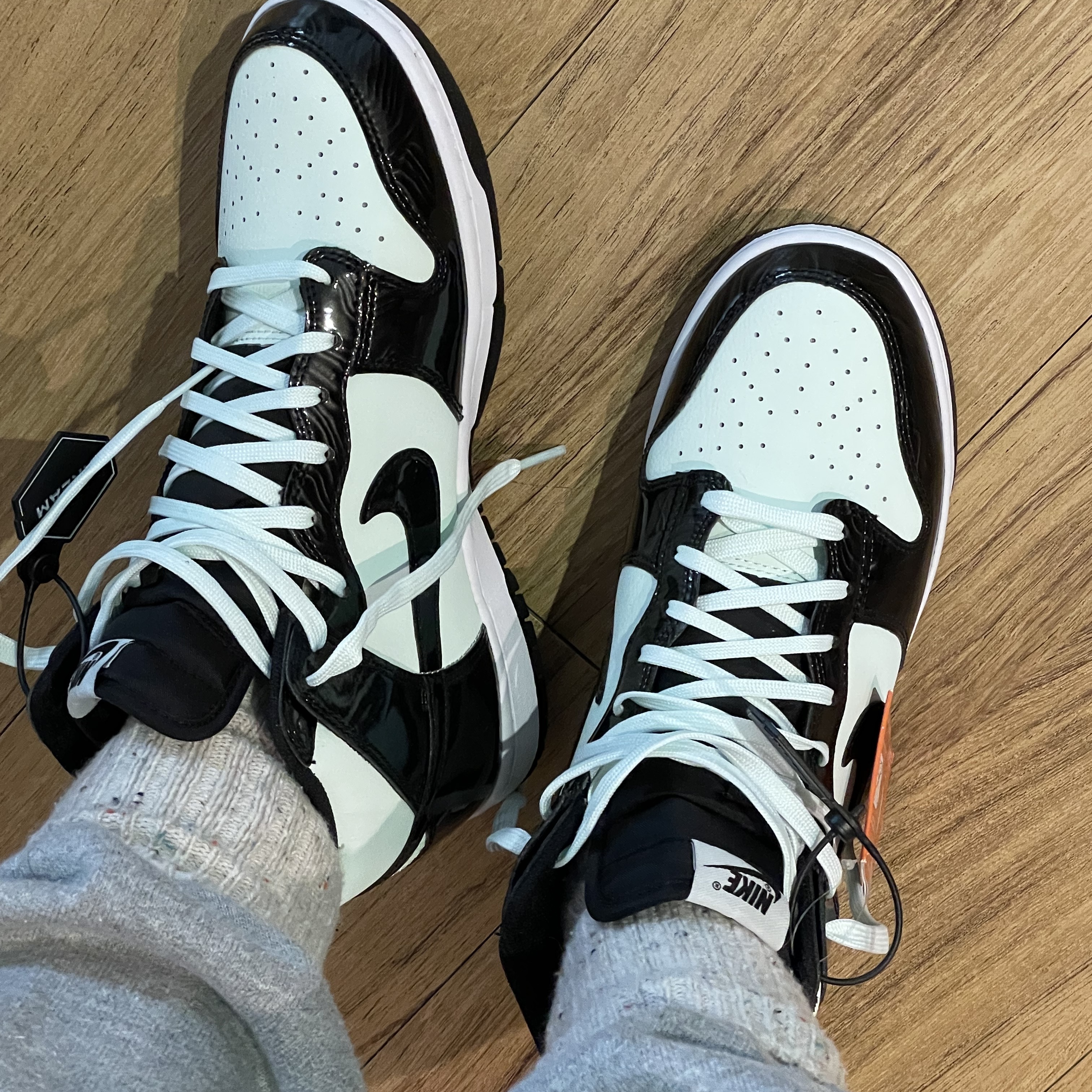 Nike Dunk High Barely Green 착용 스타일 - 4