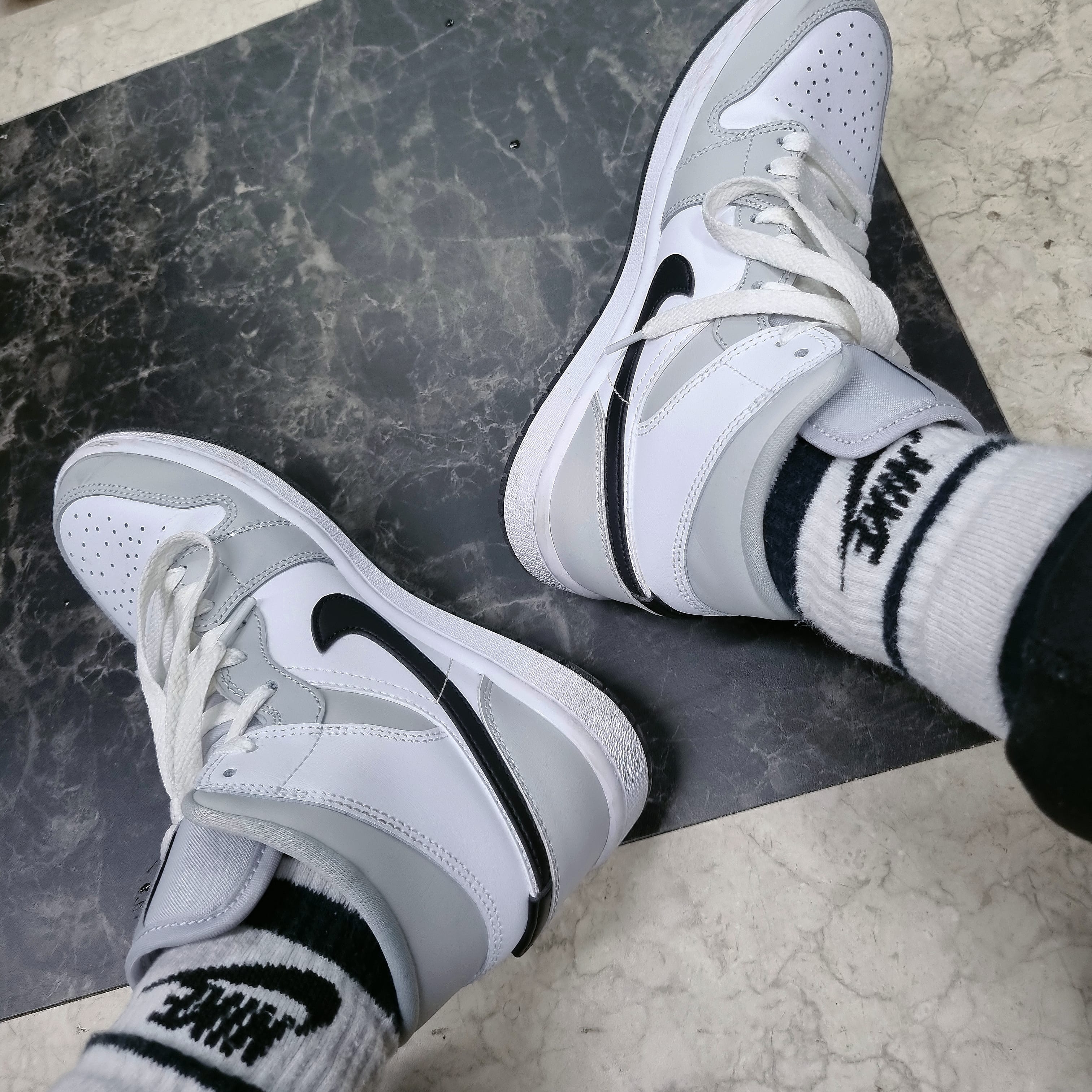 (W) Jordan 1 Mid Grey Fog 착용 스타일