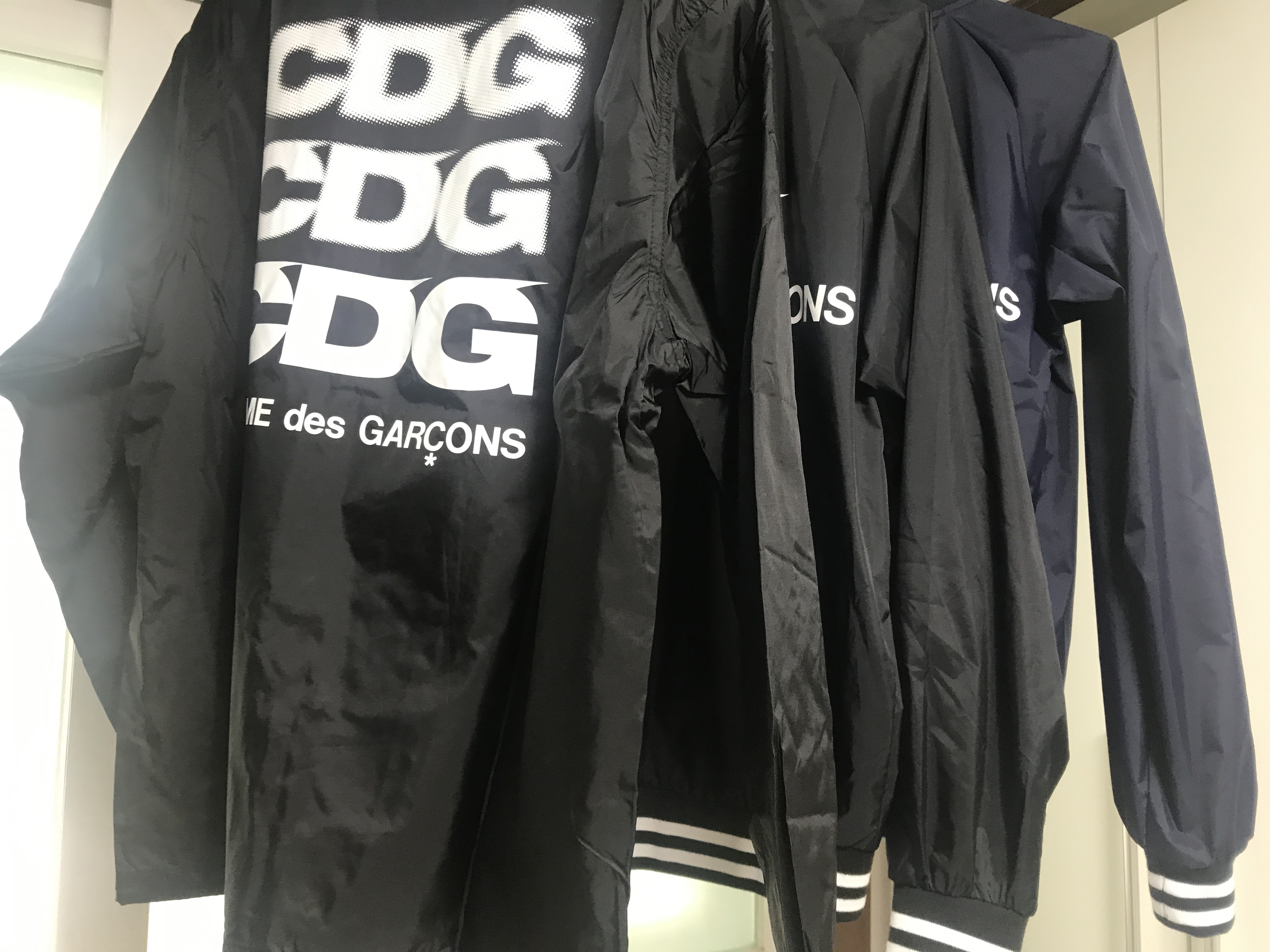 CDG Varsity Jacket Navy 착용 스타일 - 2