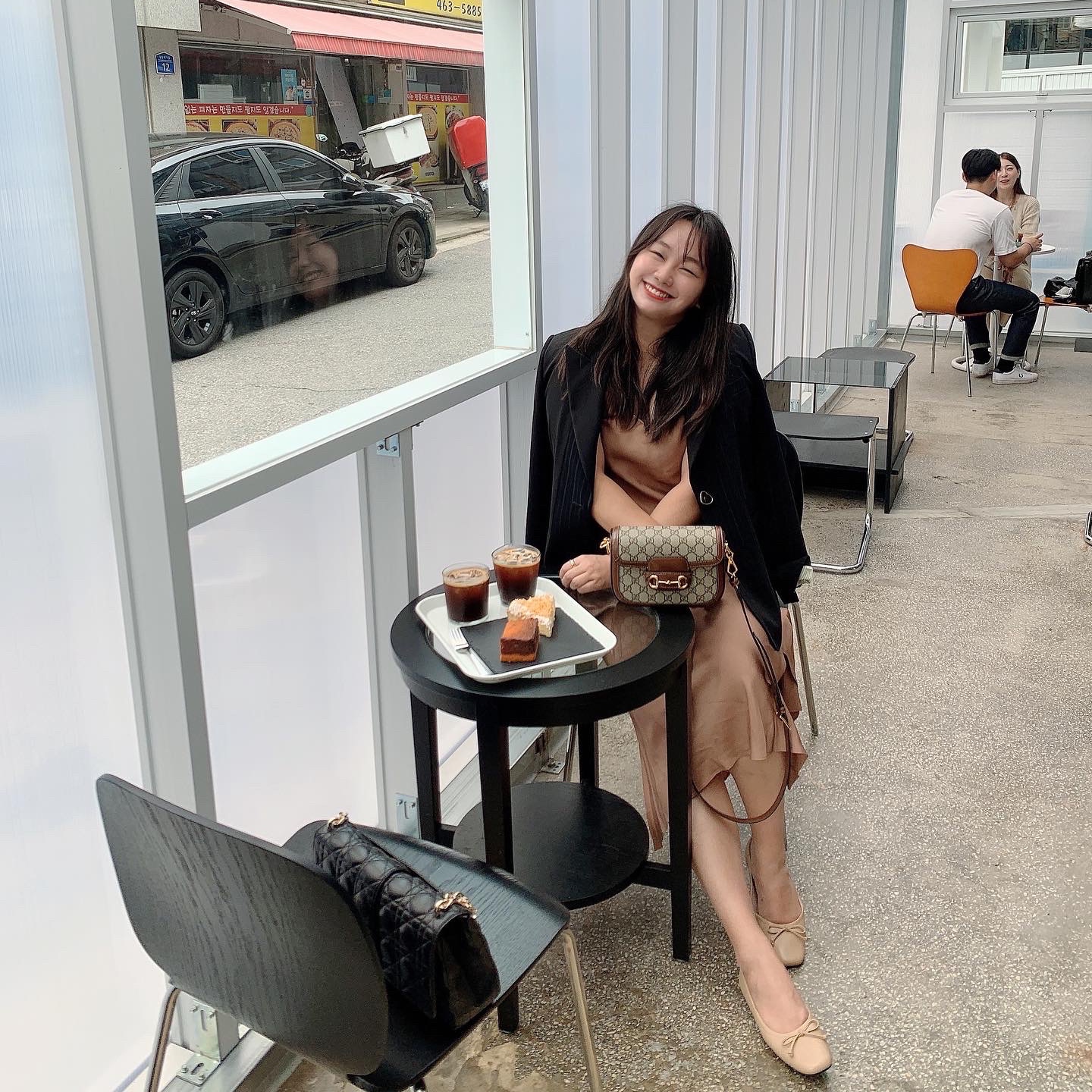 Gucci Horsebit 1955 Shoulder Bag Beige Ebony 착용 스타일 - 2
