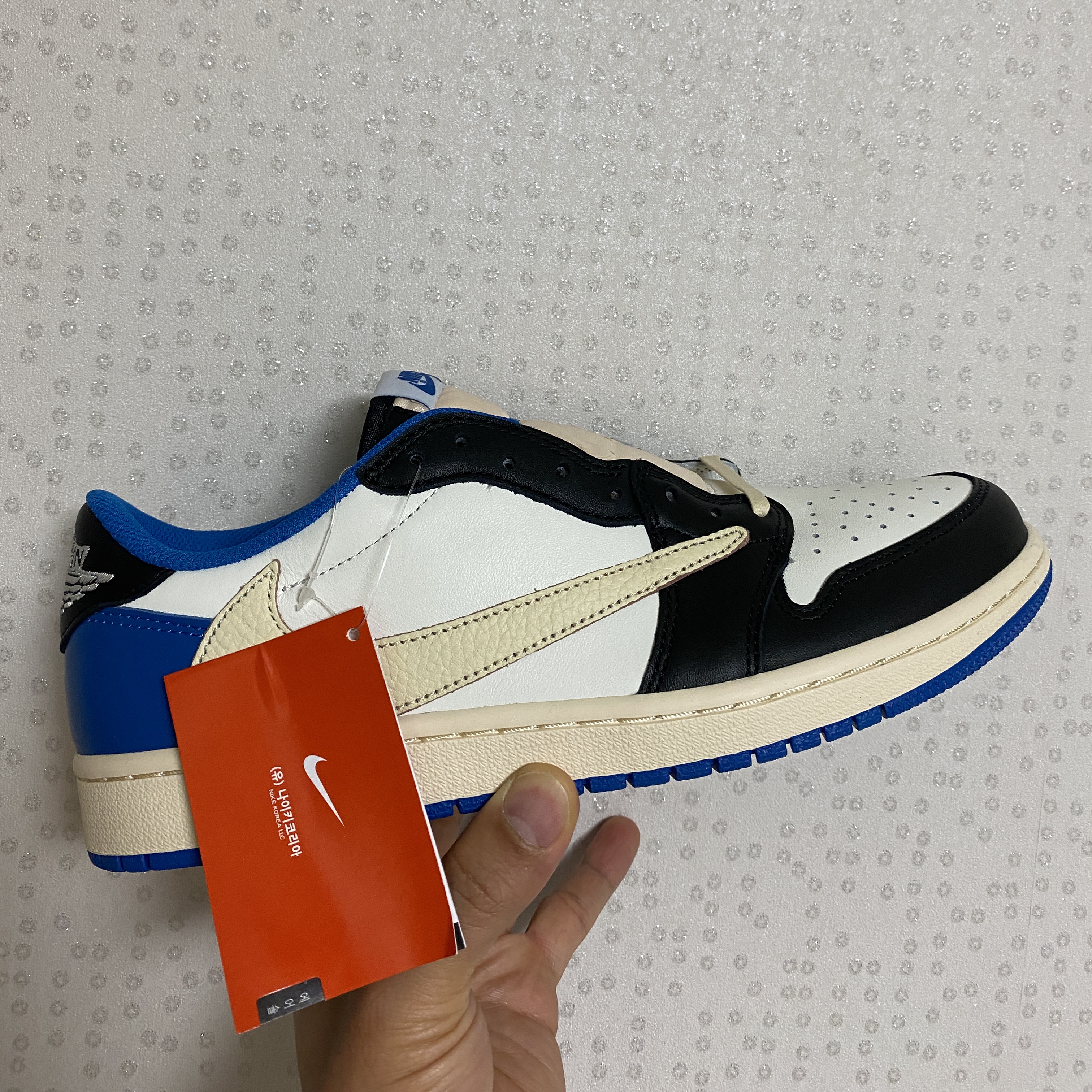 Jordan 1 x Travis Scott x Fragment Retro Low OG SP Military Blue 착용 스타일