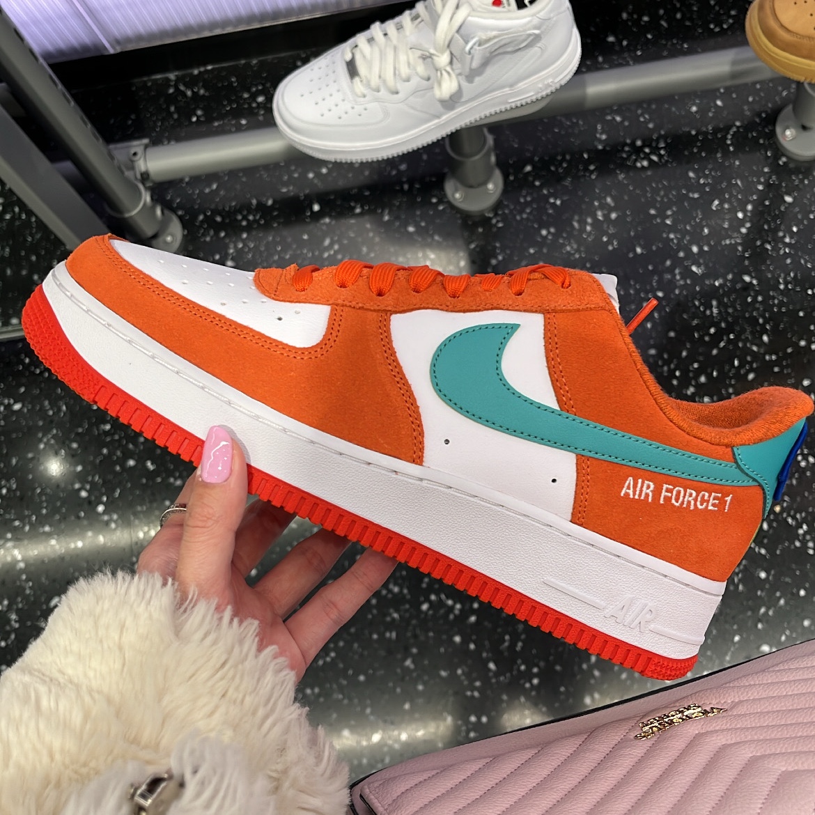 Nike Air Force 1 '07 LV8 Athletic Club Rush Orange Washed Teal 착용 스타일