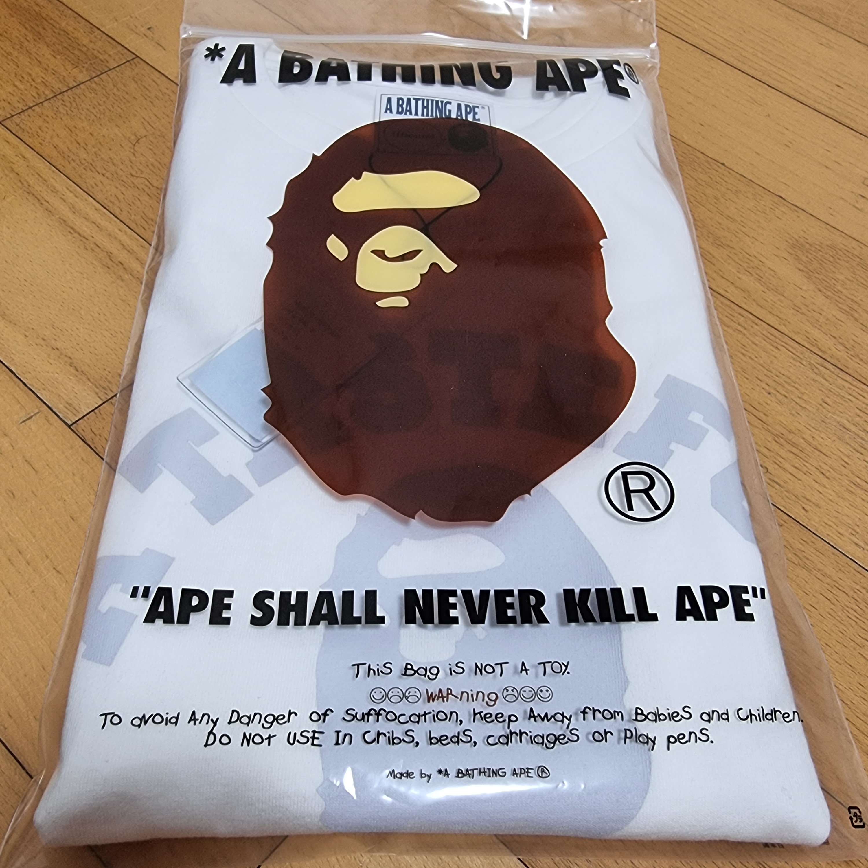 BAPE x JJJJound College T-Shirt White 착용 스타일