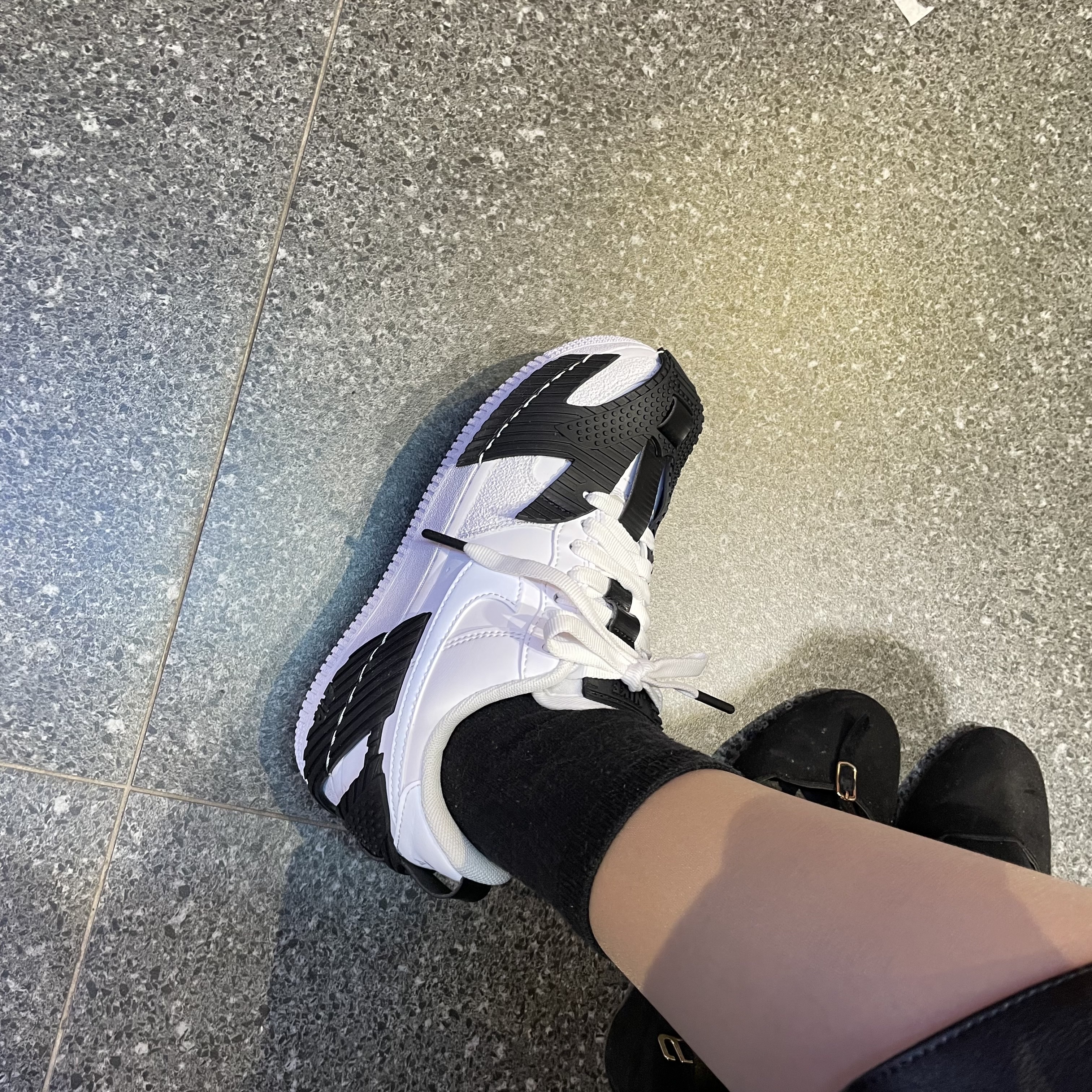 Nike Air Force 1 NDSTRKT White 착용 스타일 - 3