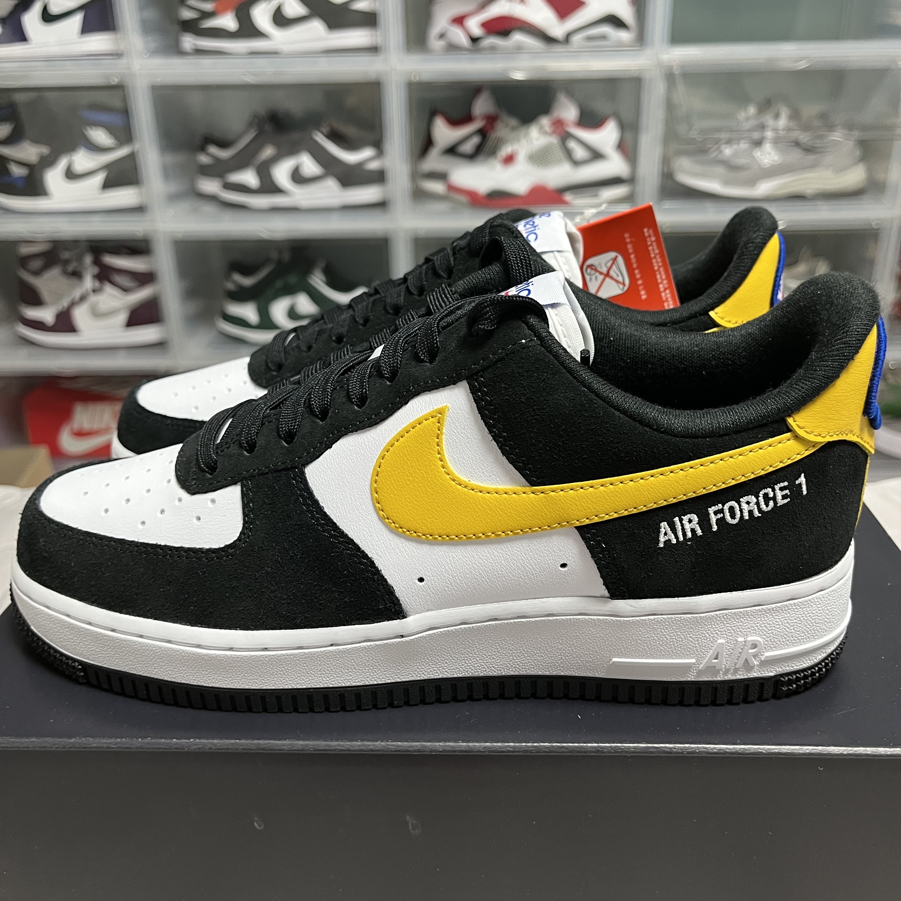 Nike Air Force 1 '07 LV8 Athletic Club Black Dark Sulfur 착용 스타일 - 1