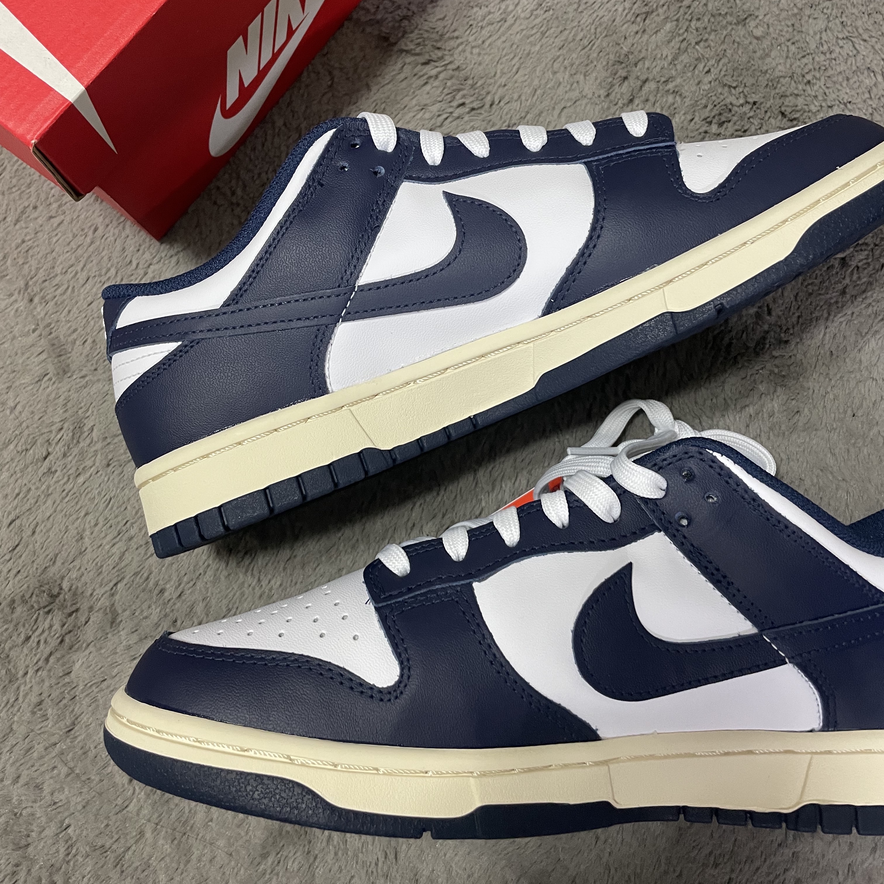 (W) Nike Dunk Low Vintage Midnight Navy 착용 스타일