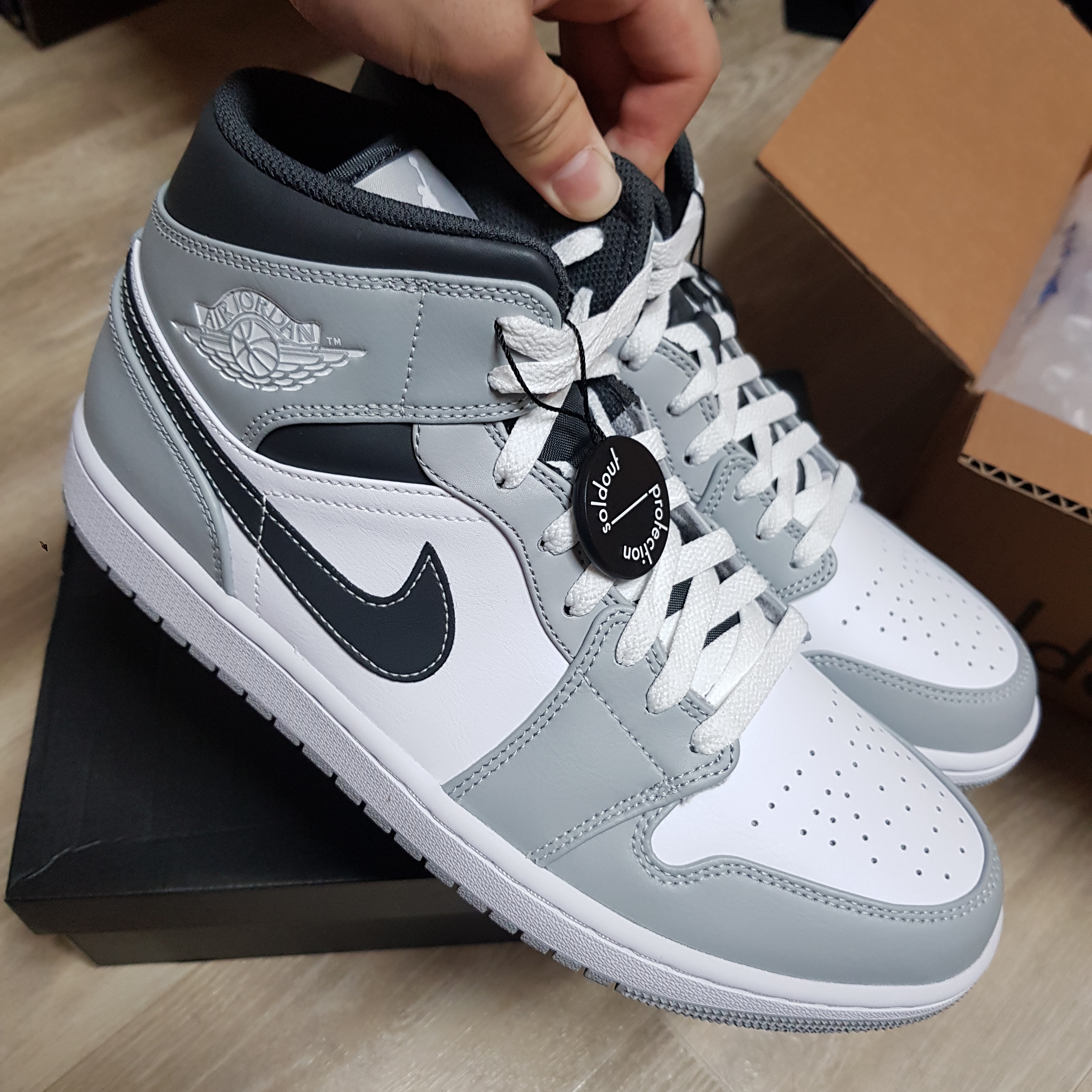 Jordan 1 Mid Light Smoke Grey Anthracite 착용 스타일
