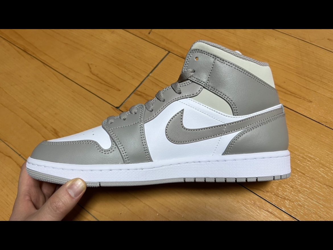 Jordan 1 Mid College Grey 착용 스타일