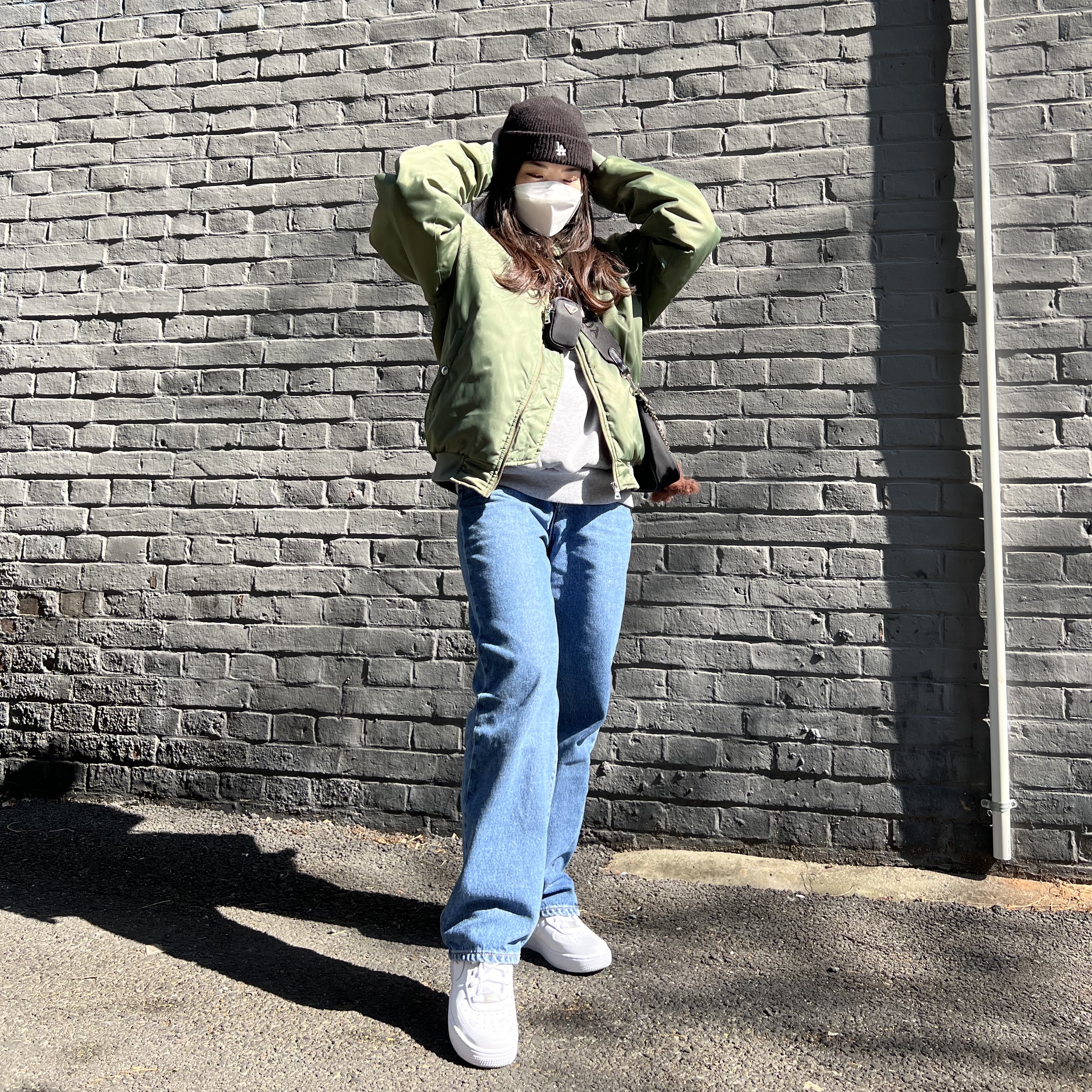 Prada Re-Edition 2005 Re-Nylon Shoulder Bag Black, (W) Nike Air Force 1 '07 Low White 착용 스타일 - 3