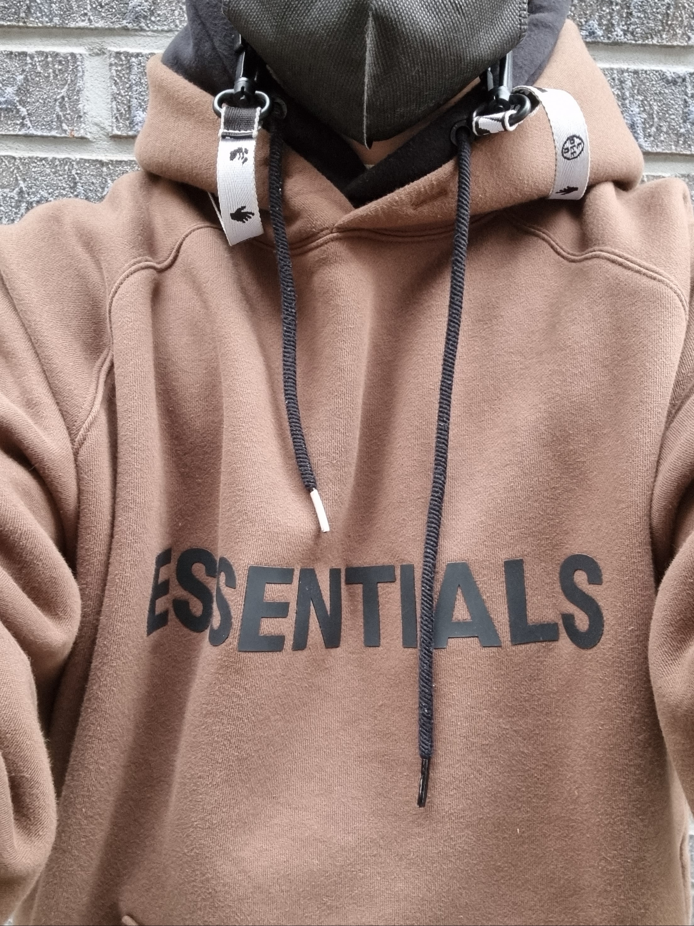 Essentials Logo Hoodie Brown/Rain Drum - Ssense Exclusive, Off-White x Amore Pacific Protection Box (Without Cosmetics) 착용 스타일 - 2