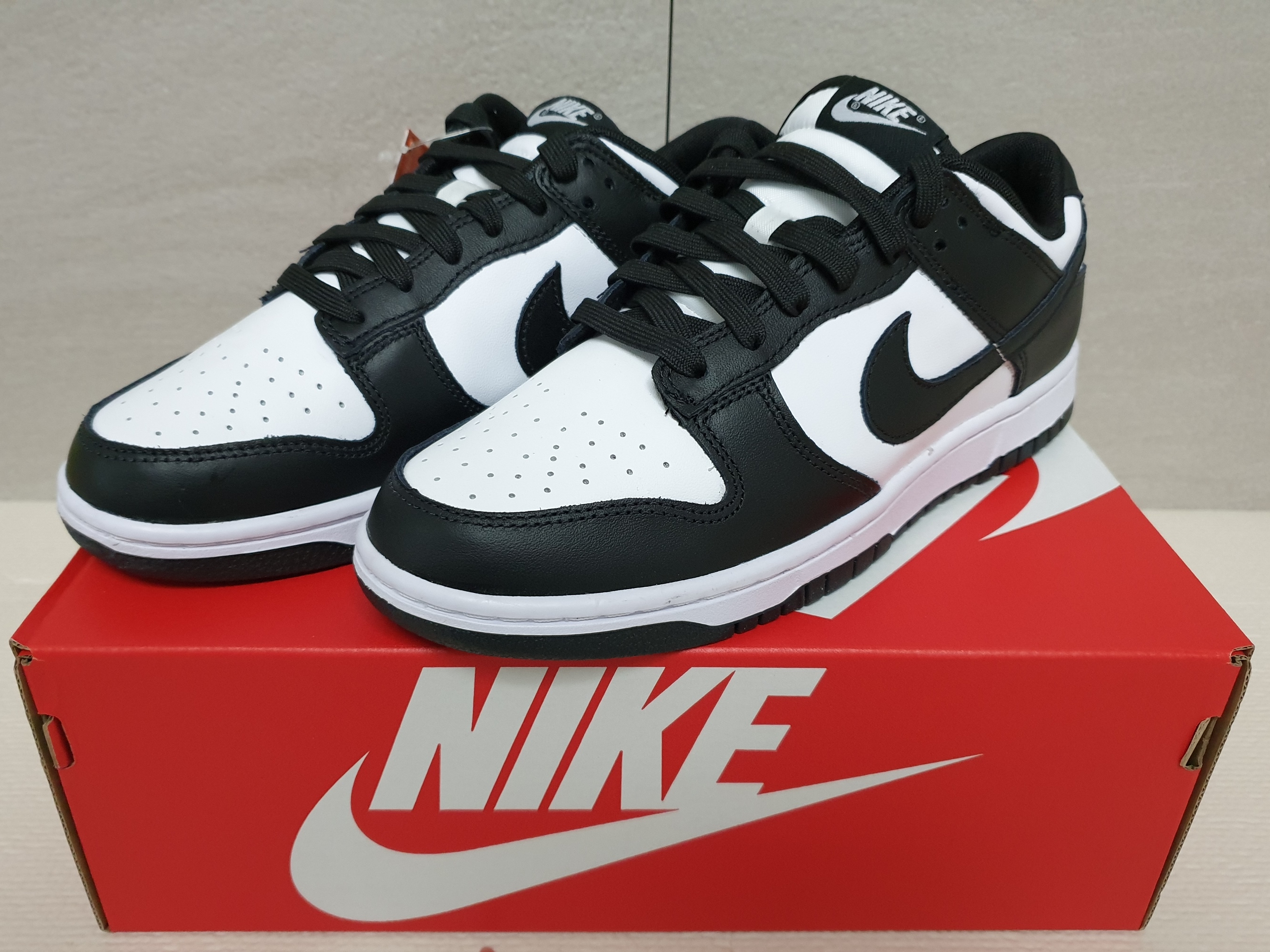 Nike Dunk Low Retro Black 착용 스타일 - 1