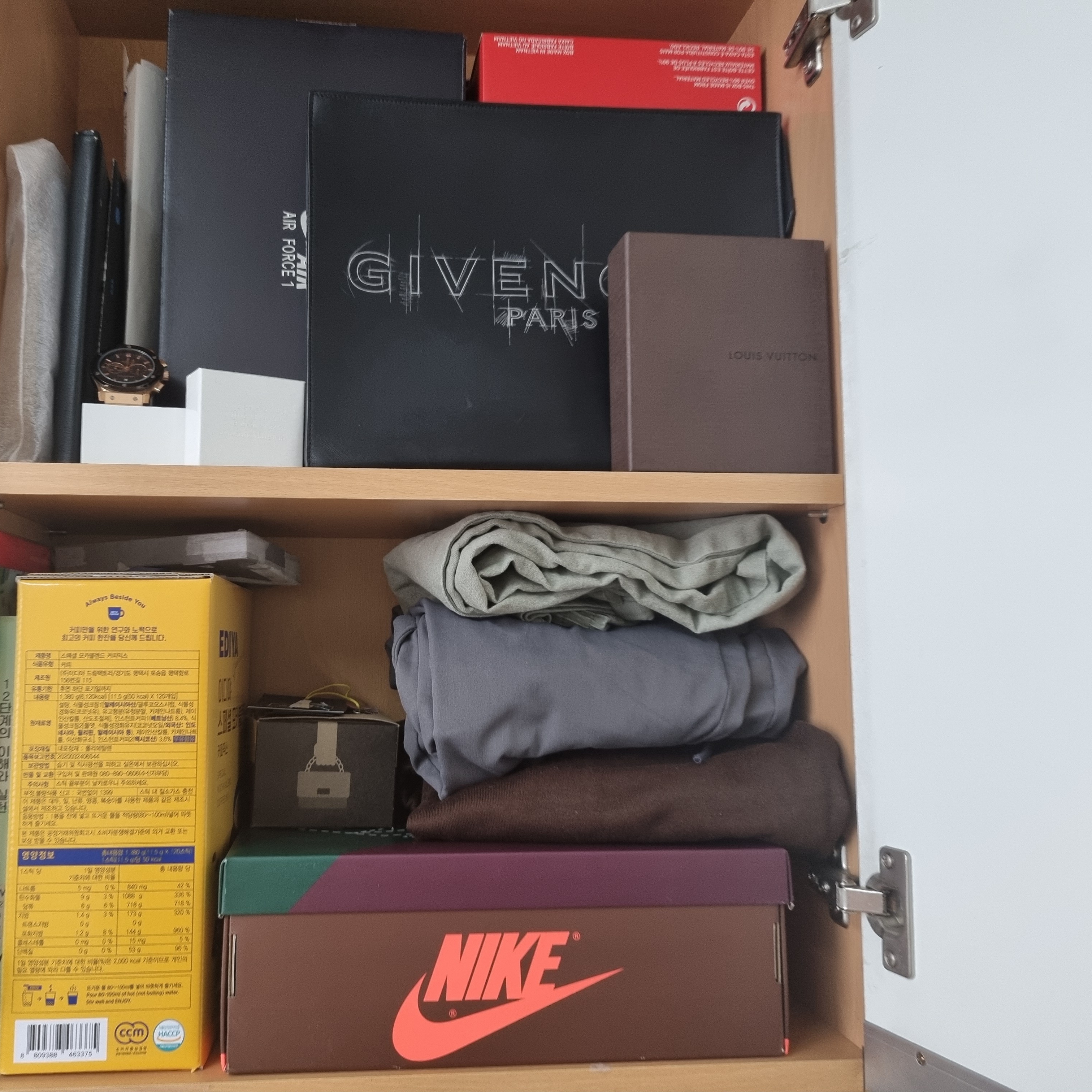 Louis Vuitton Multiple Wallet Monogram, (W) Nike Fontanka Waffle Black Volt 착용 스타일