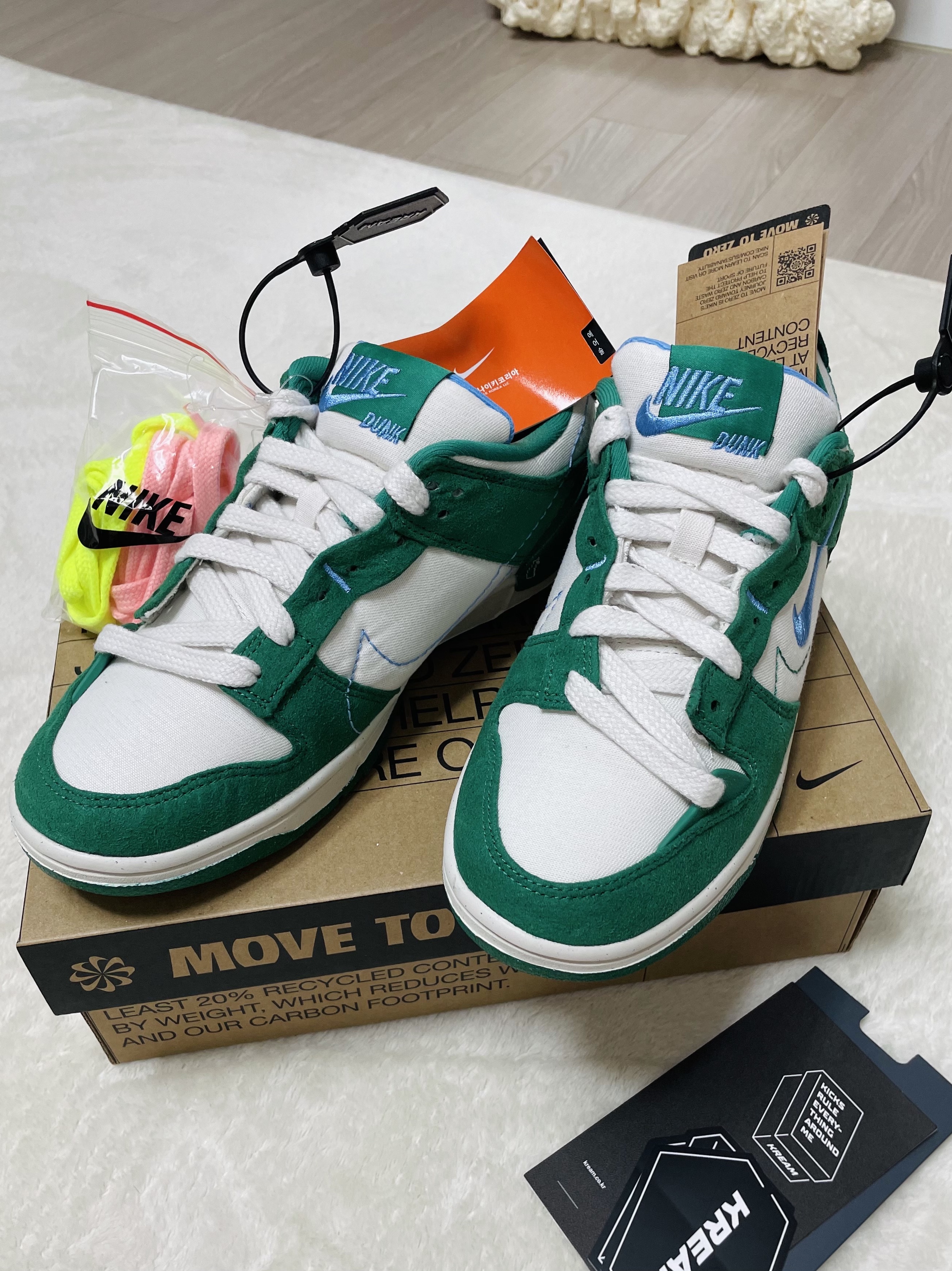(W) Nike Dunk Low Disrupt 2 Phantom University Blue 착용 스타일 - 4