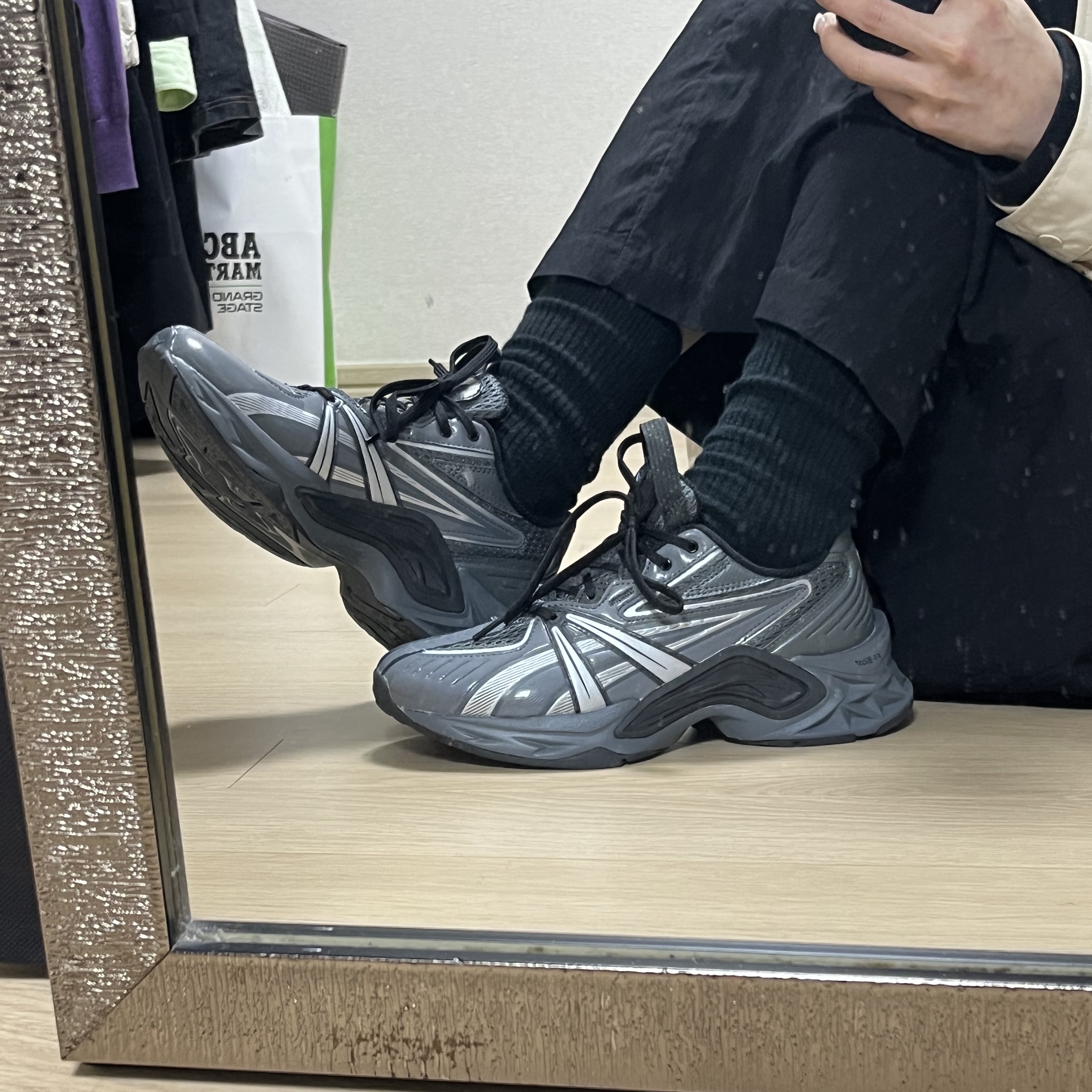 Asics HN2-S Protoblast Steel Grey 착용 스타일 - 2