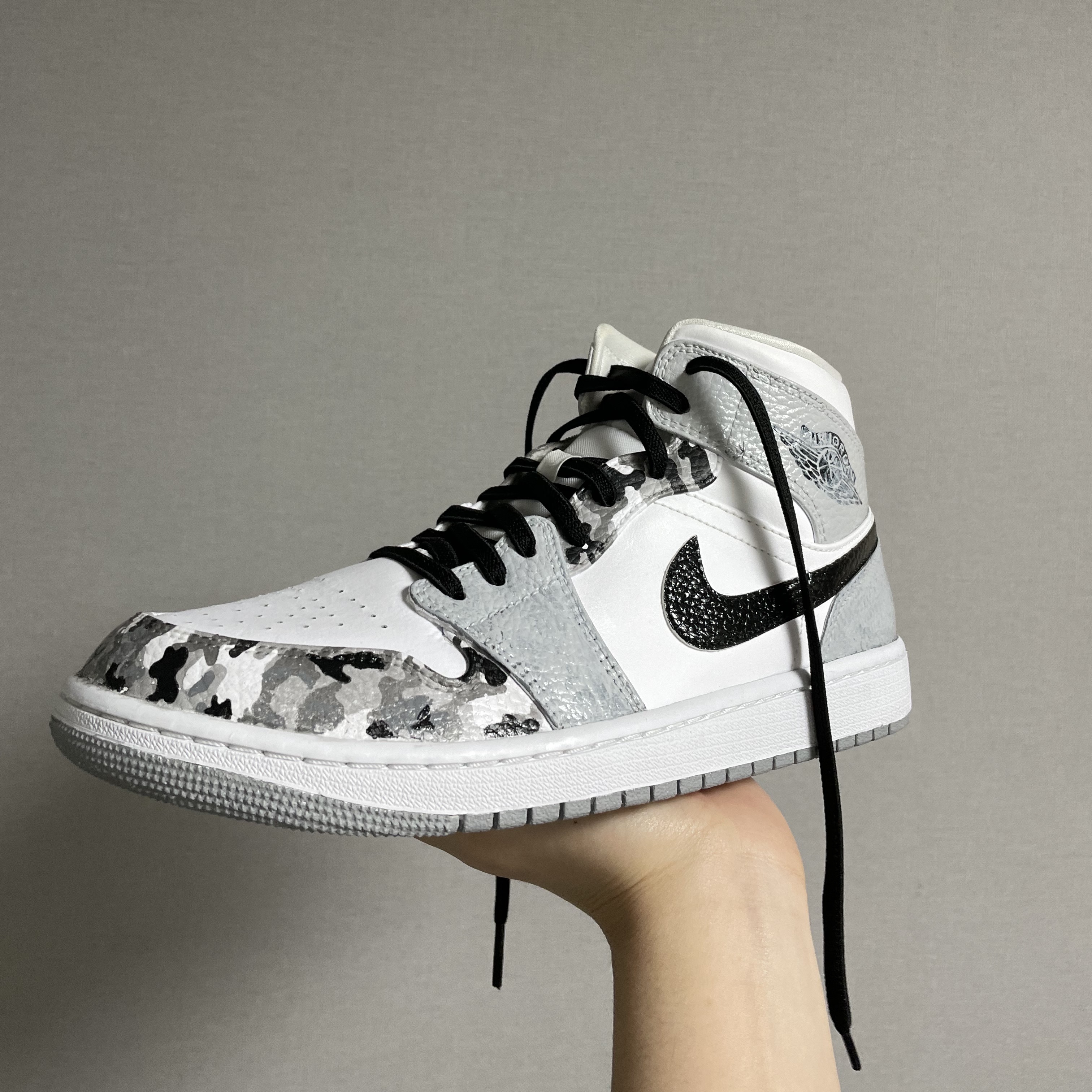 Jordan 1 Mid Triple White 착용 스타일