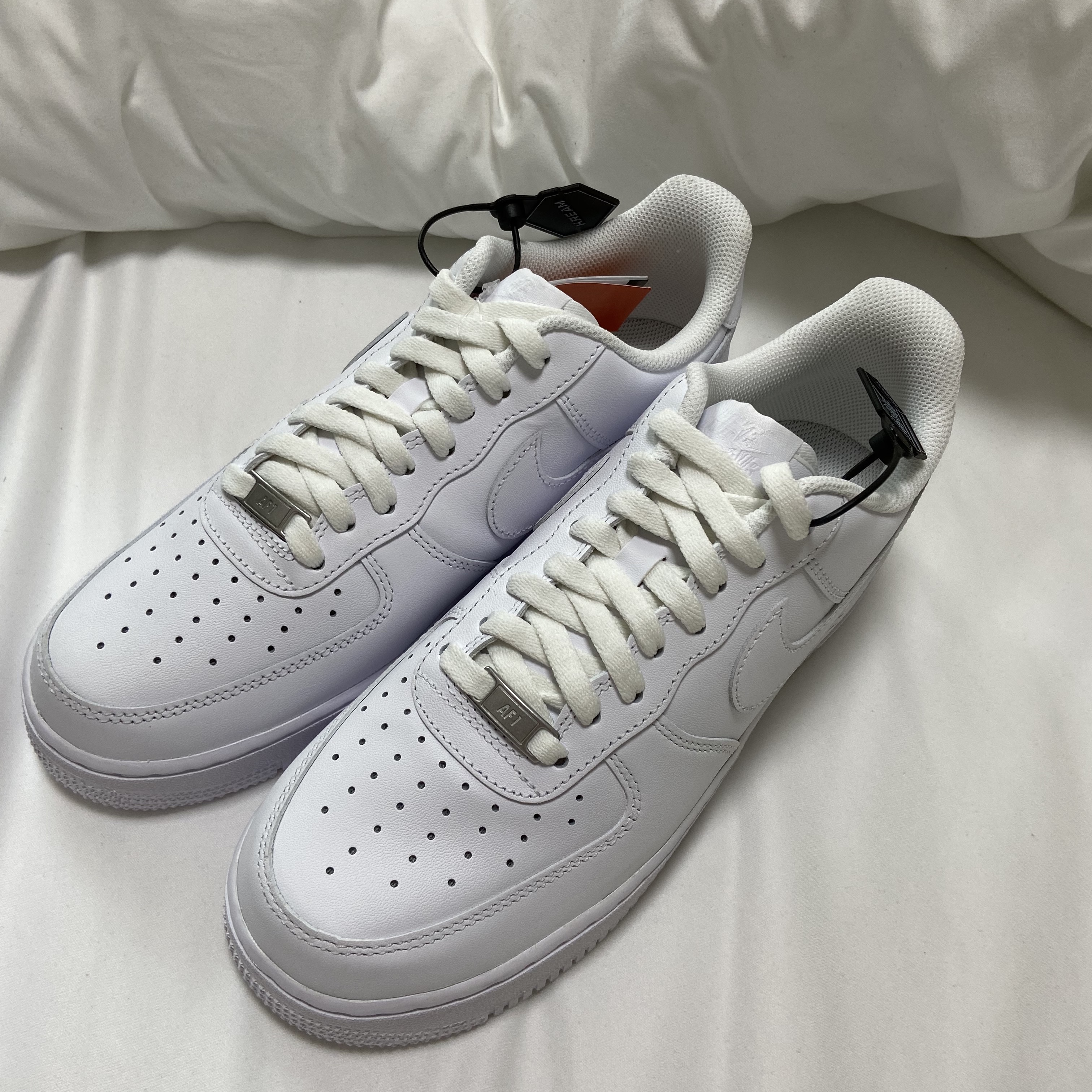 Nike Air Force 1 '07 Low White, Nike Dunk Low Retro Black 착용 스타일 - 1