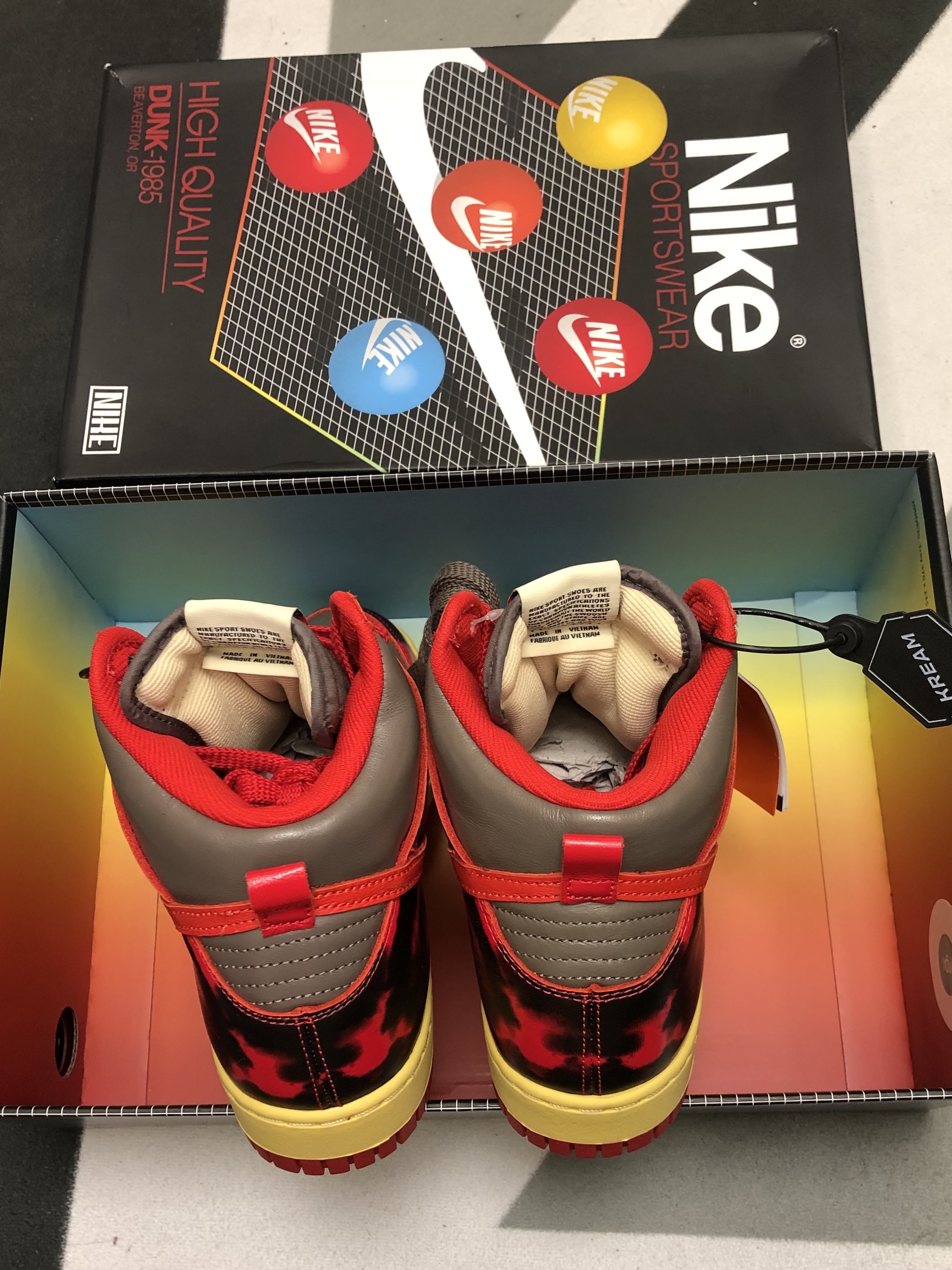 Nike Dunk High 1985 SP Red Acid Wash, Jordan 1 Mid SE Siempre Familia 착용 스타일 - 2