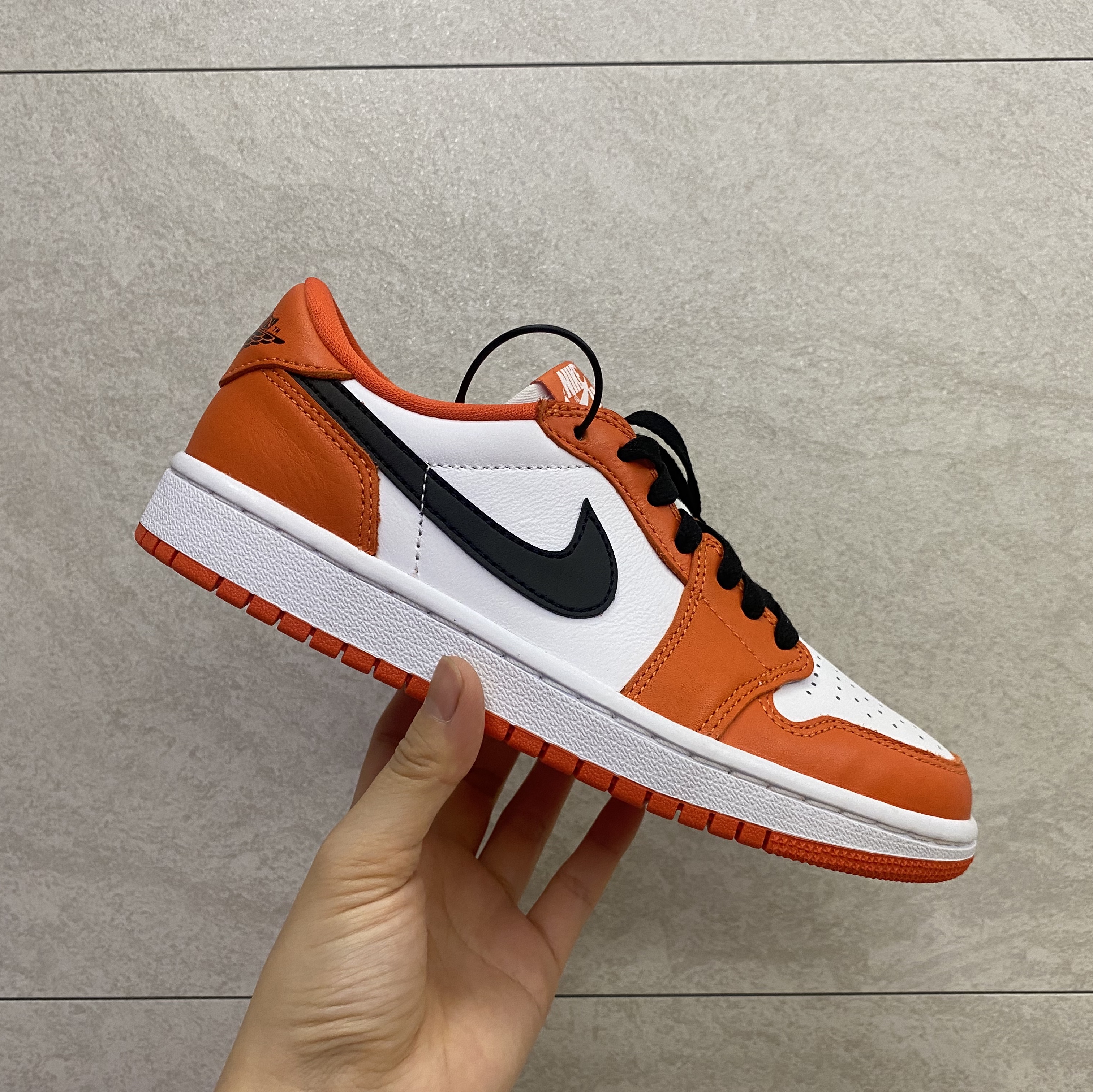 (W) Jordan 1 Low OG Starfish 착용 스타일 - 1