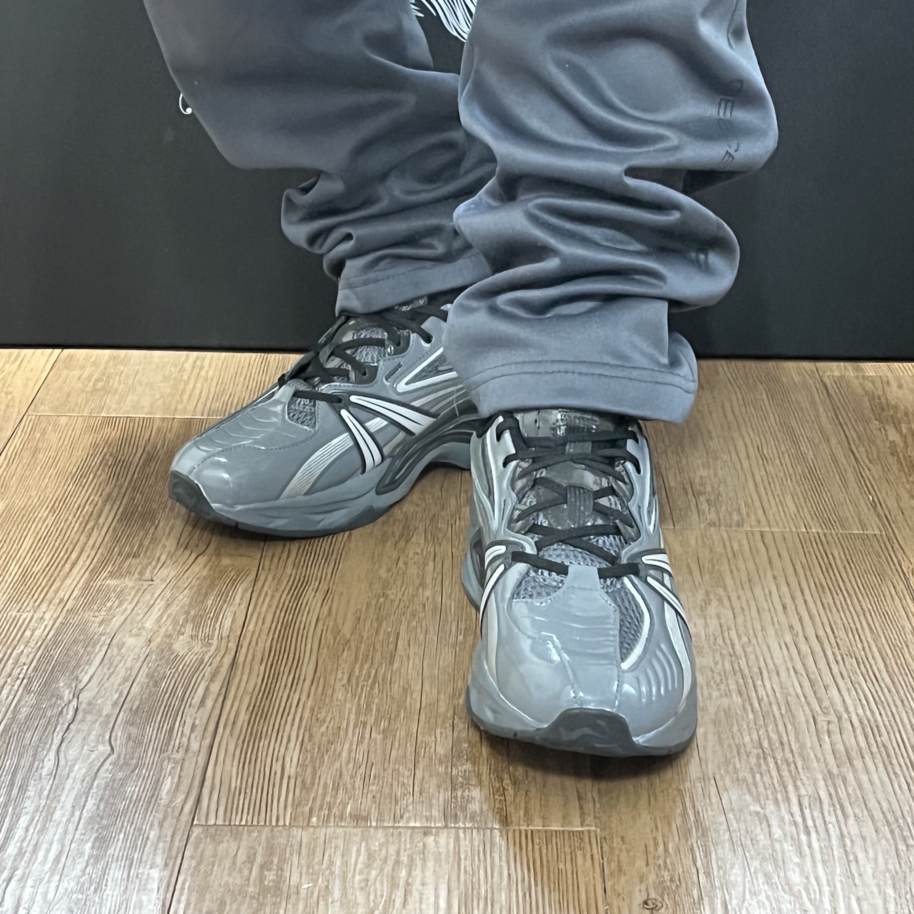 Asics HN2-S Protoblast Steel Grey 착용 스타일 - 3