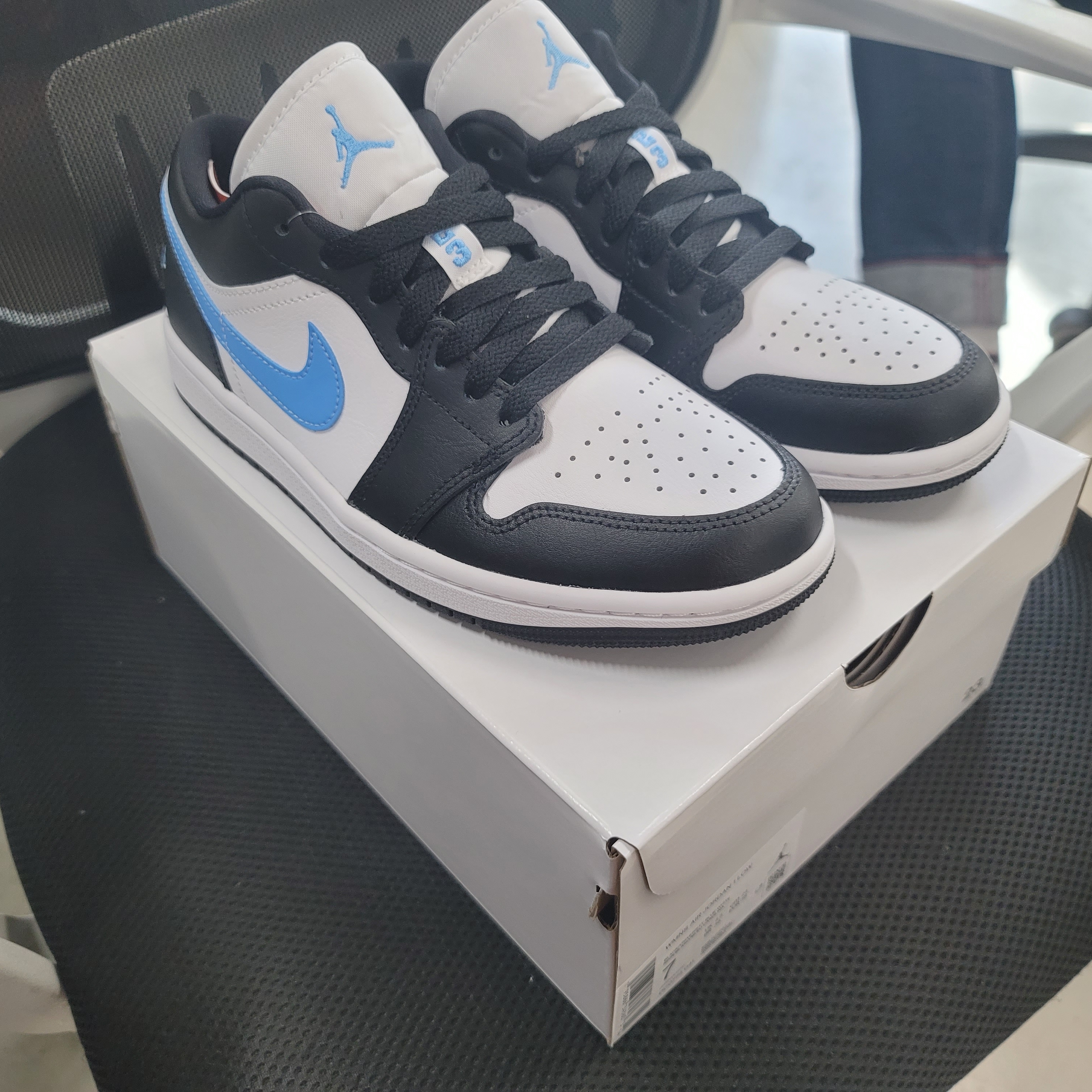 (W) Jordan 1 Low Black University Blue 착용 스타일