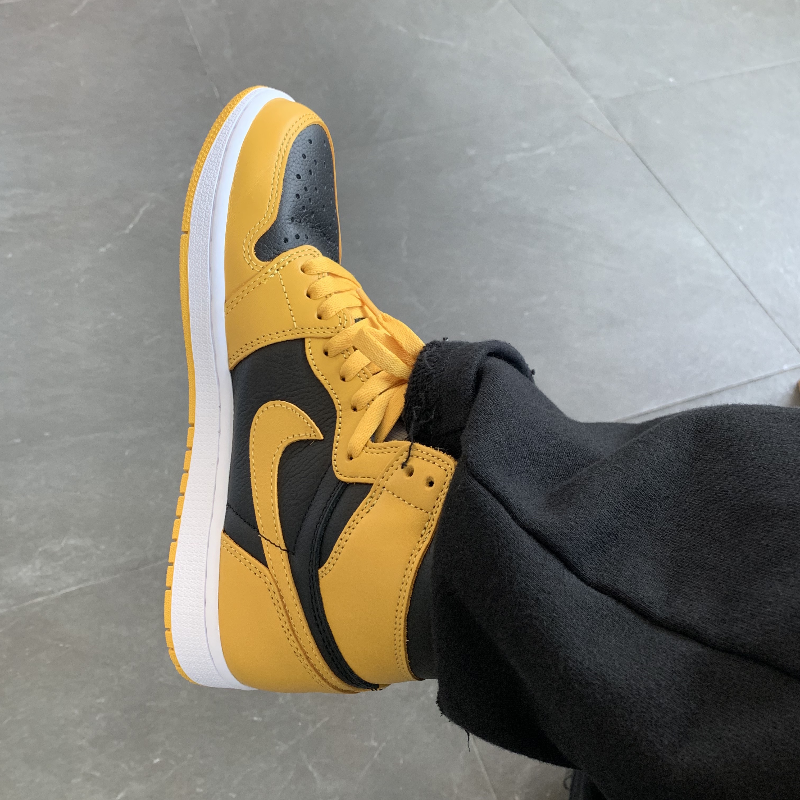Jordan 1 Retro High OG Pollen 착용 스타일