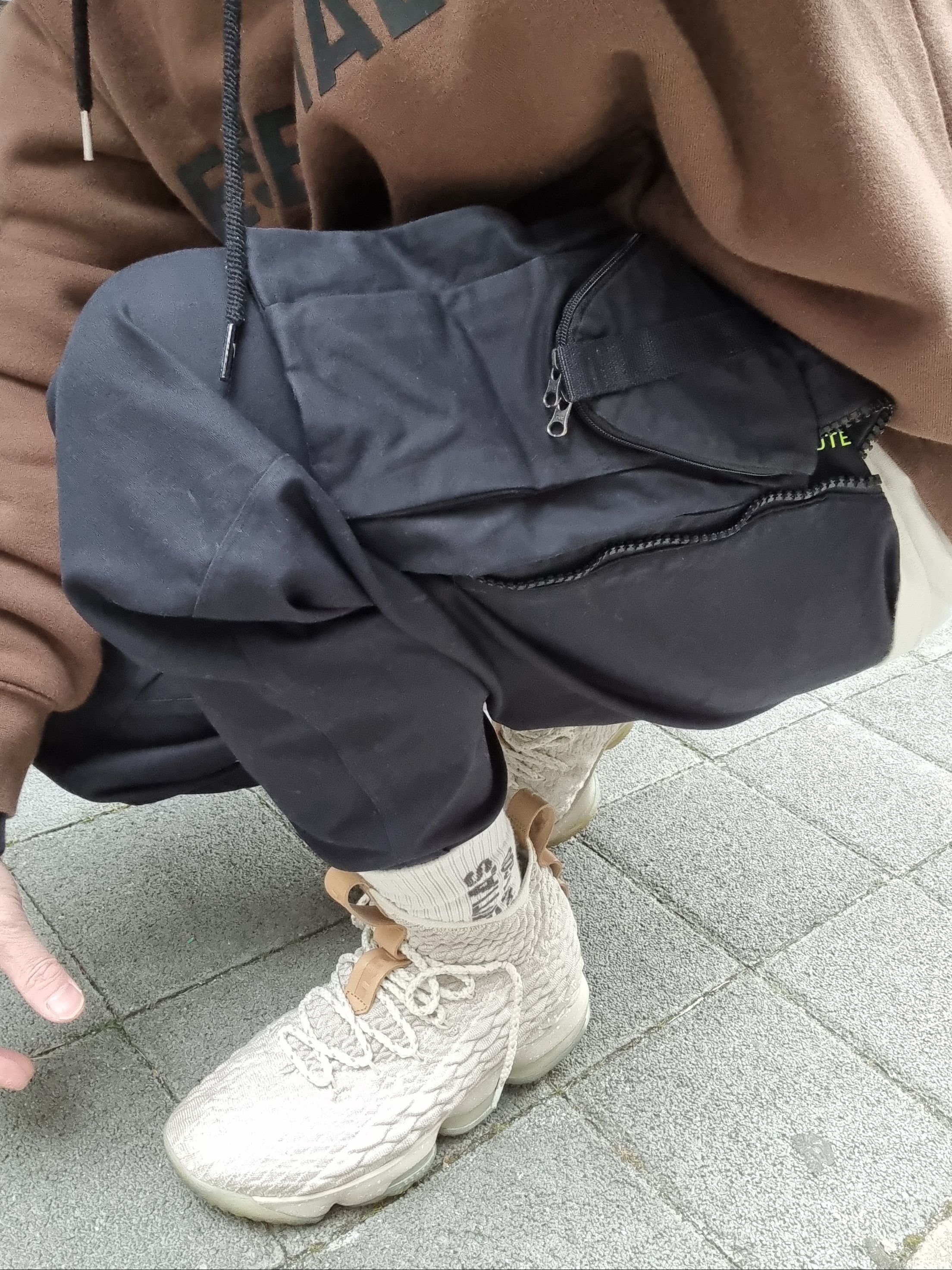 Essentials Logo Hoodie Brown/Rain Drum - Ssense Exclusive, Off-White x Amore Pacific Protection Box (Without Cosmetics) 착용 스타일 - 3