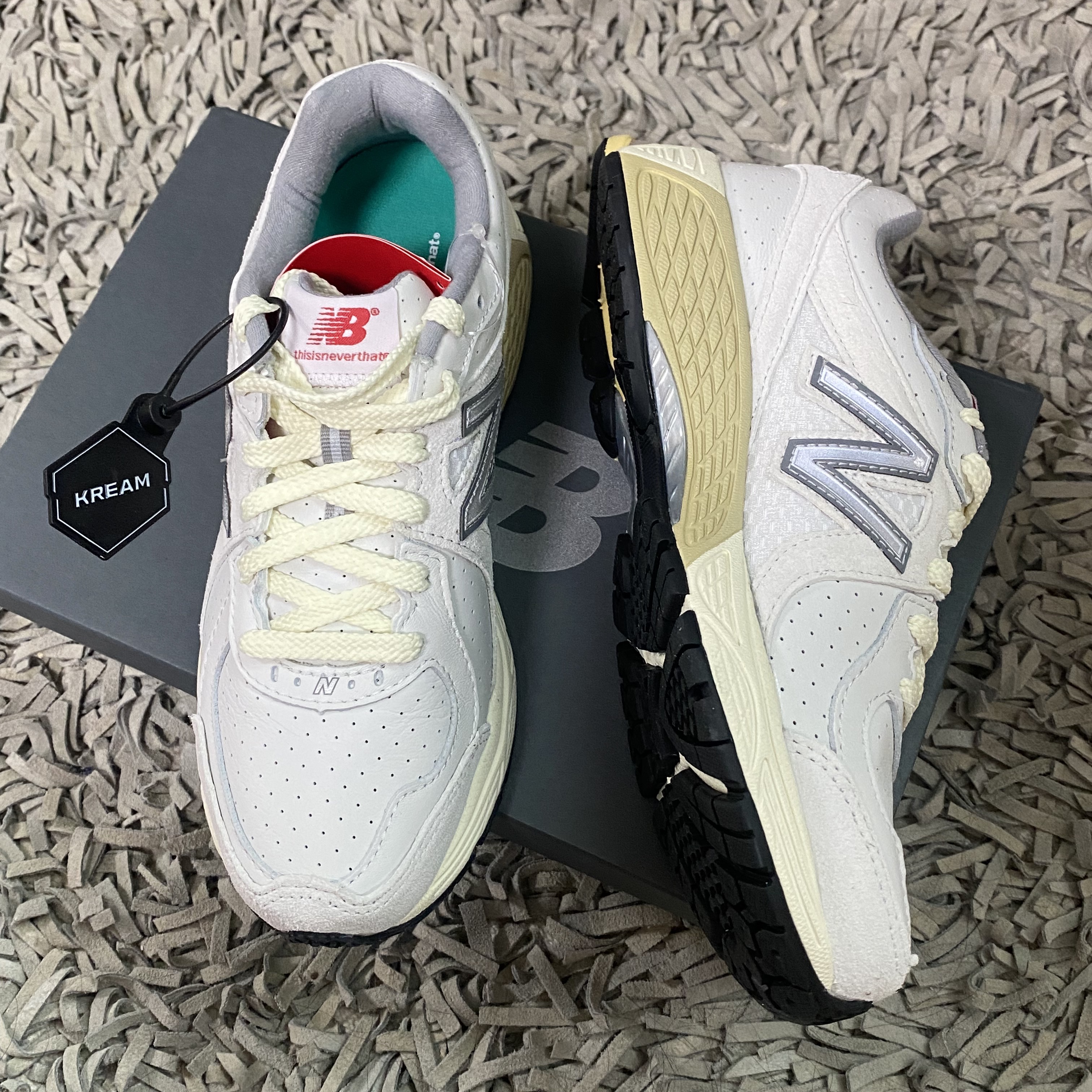 New Balance x Thisisneverthat 860v2 White 착용 스타일