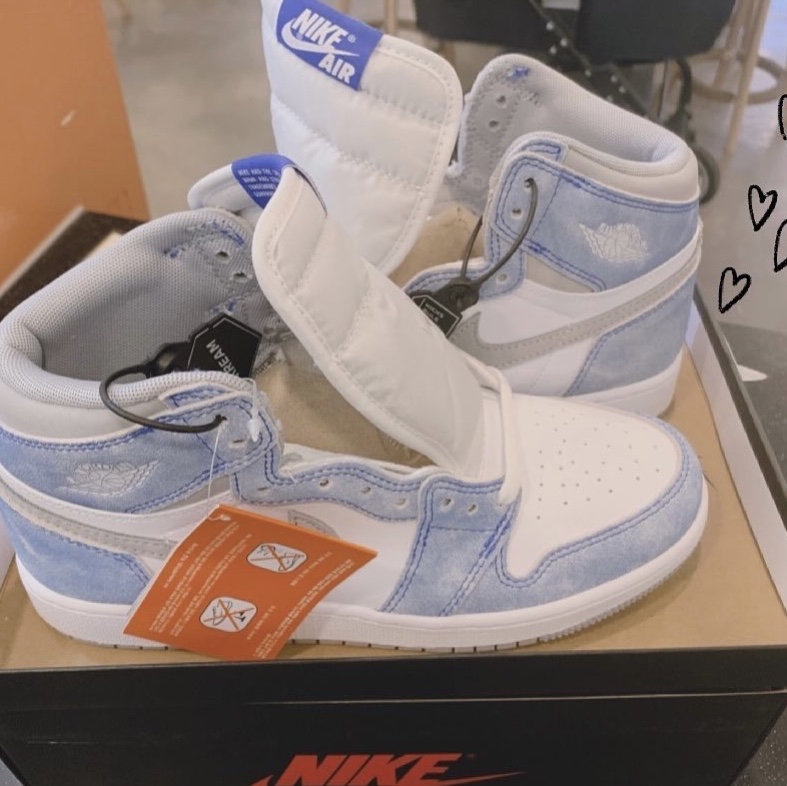 Jordan 1 Retro High OG Hyper Royal 착용 스타일