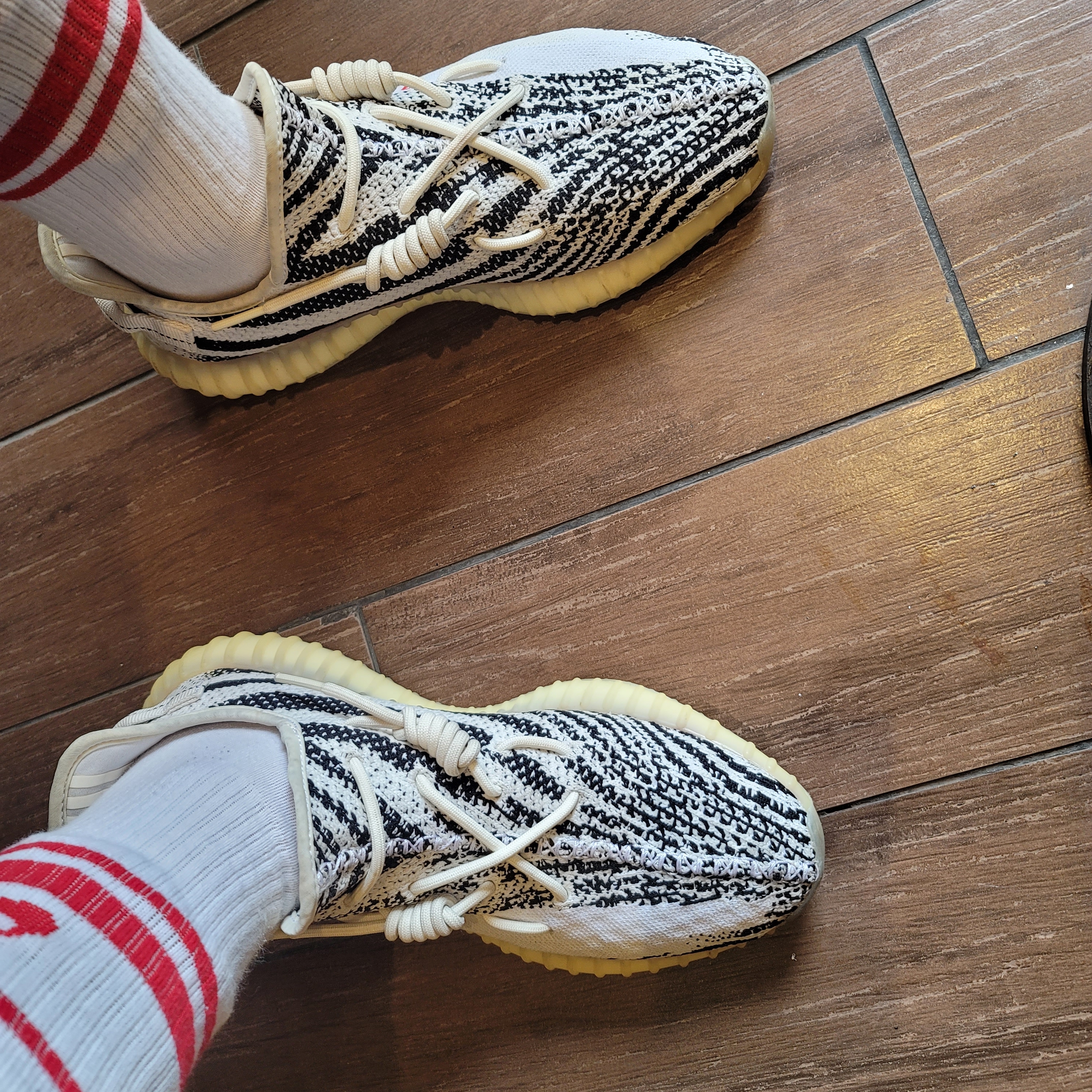 Adidas Yeezy Boost 350 V2 Zebra 2017/2019/2020 착용 스타일