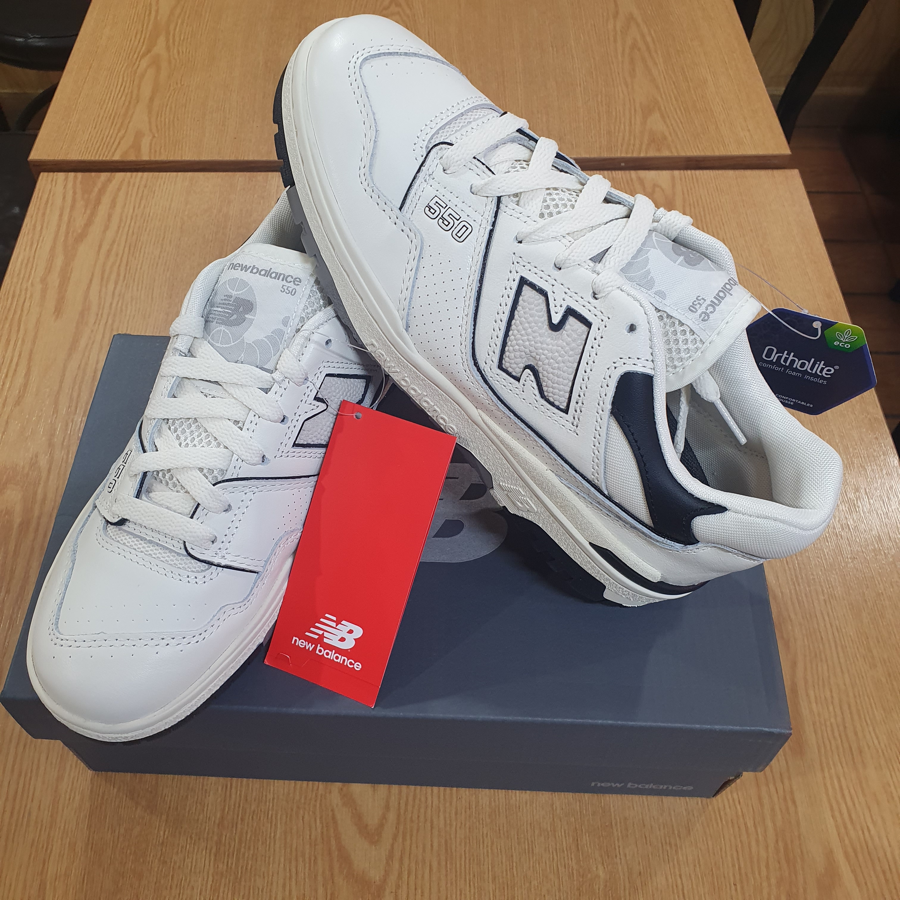 New Balance 550 White Grey - 2E Wide 착용 스타일 - 1