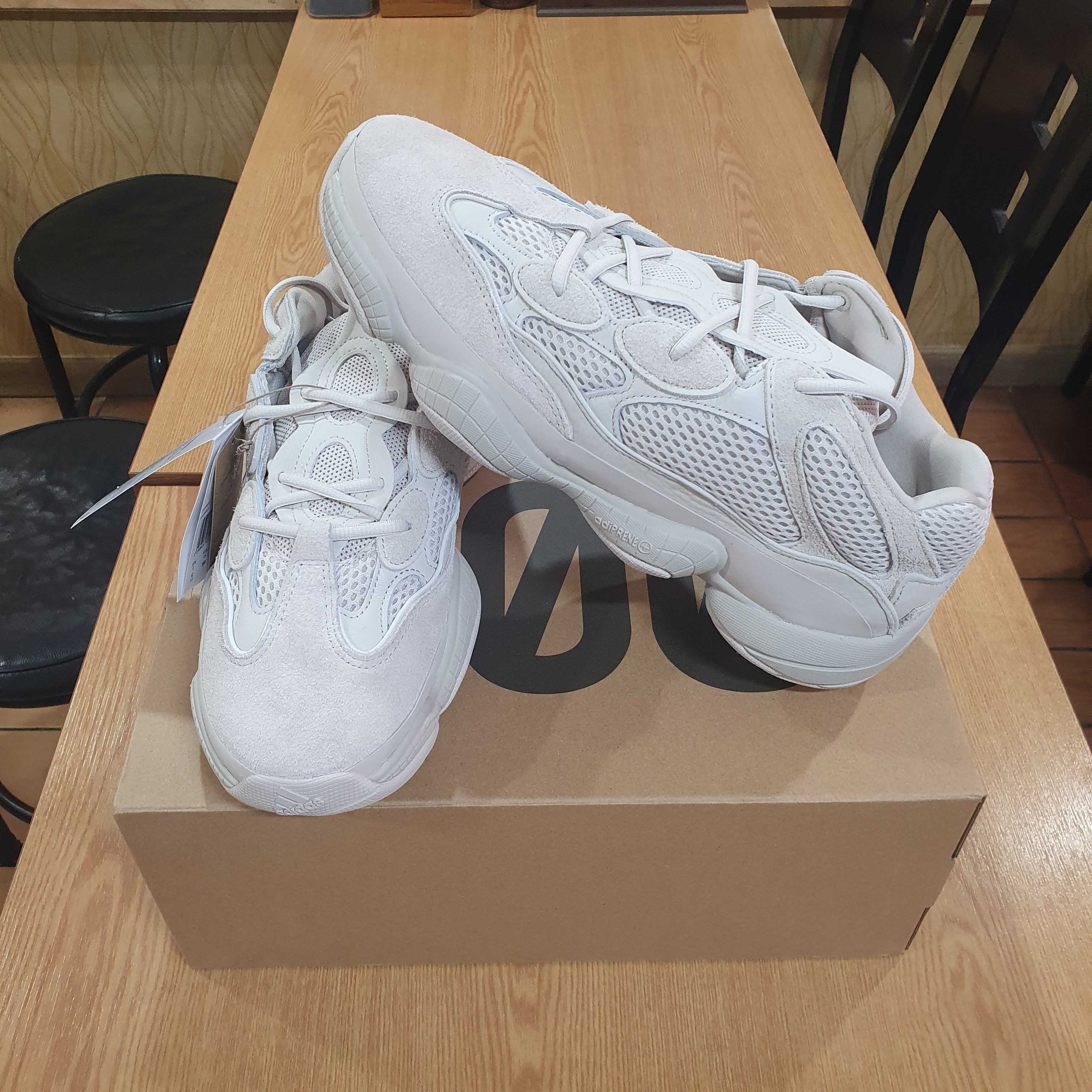 Adidas Yeezy 500 Blush 2018 착용 스타일 - 1