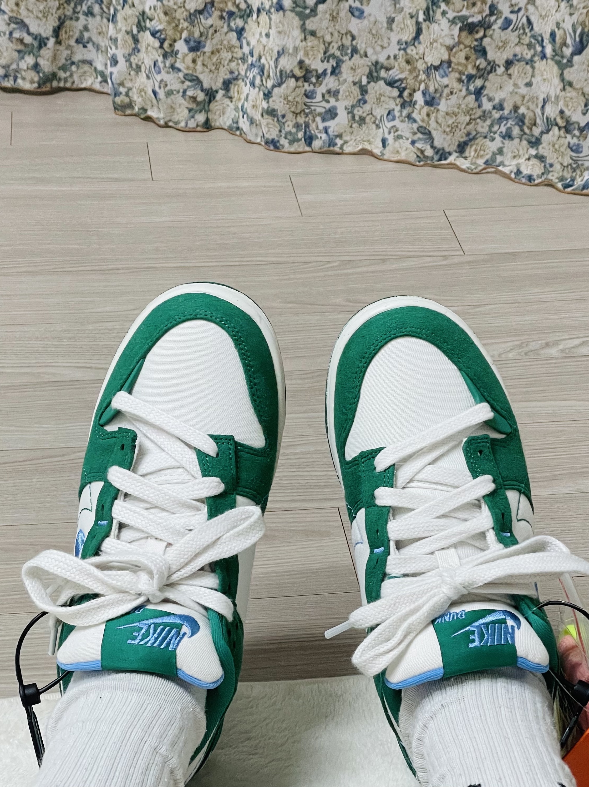 (W) Nike Dunk Low Disrupt 2 Phantom University Blue 착용 스타일 - 2