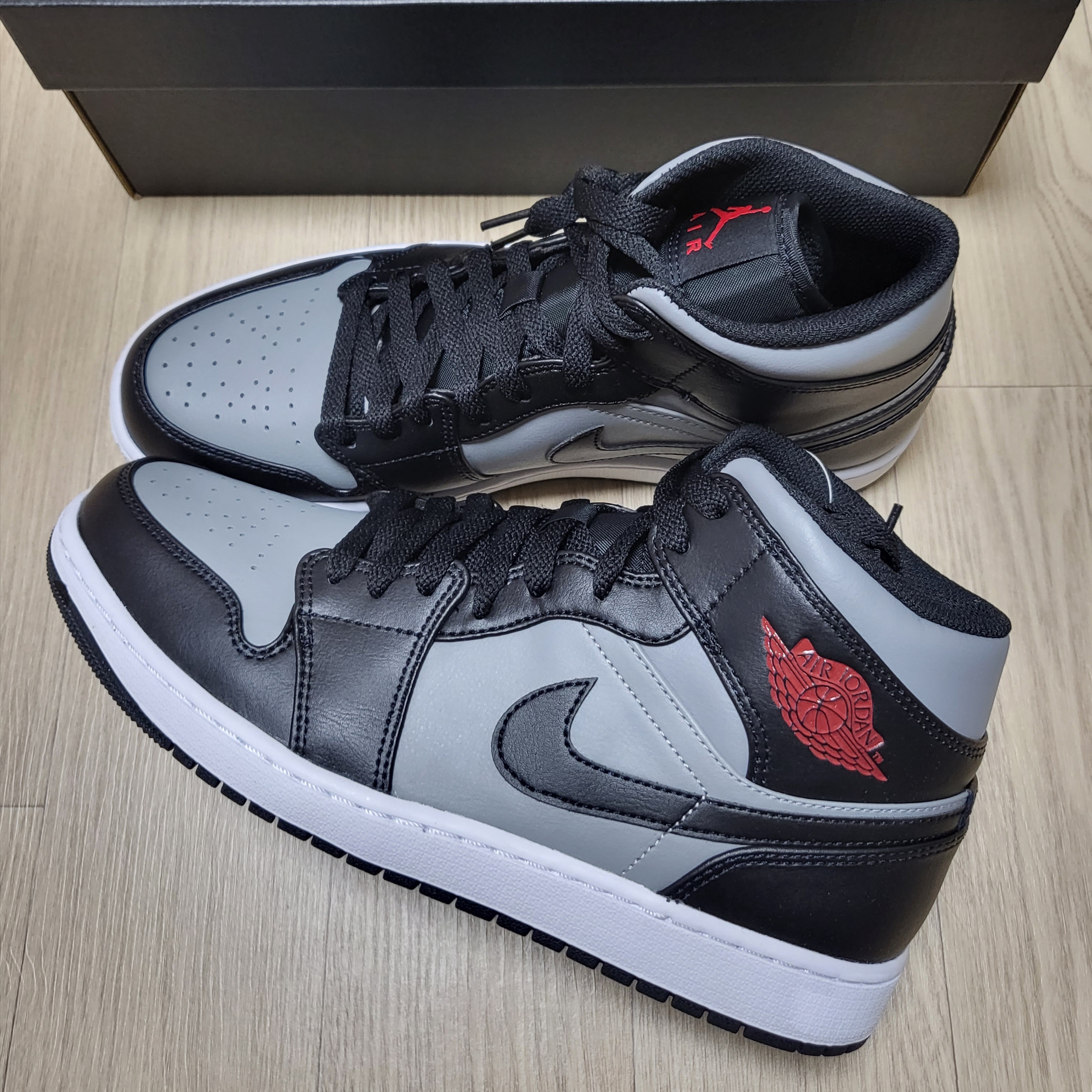 Jordan 1 Mid Shadow 착용 스타일