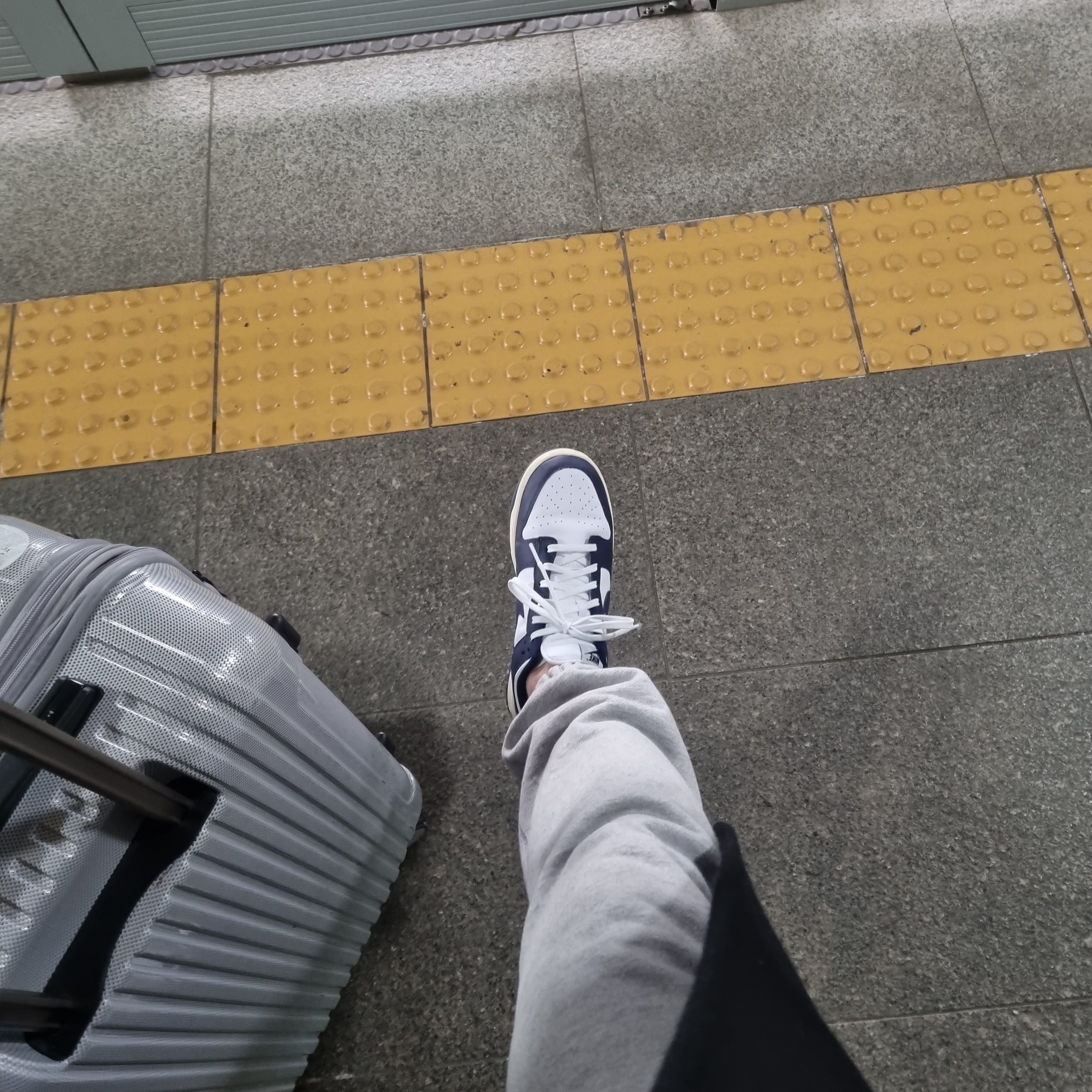 (W) Nike Dunk Low Vintage Midnight Navy 착용 스타일