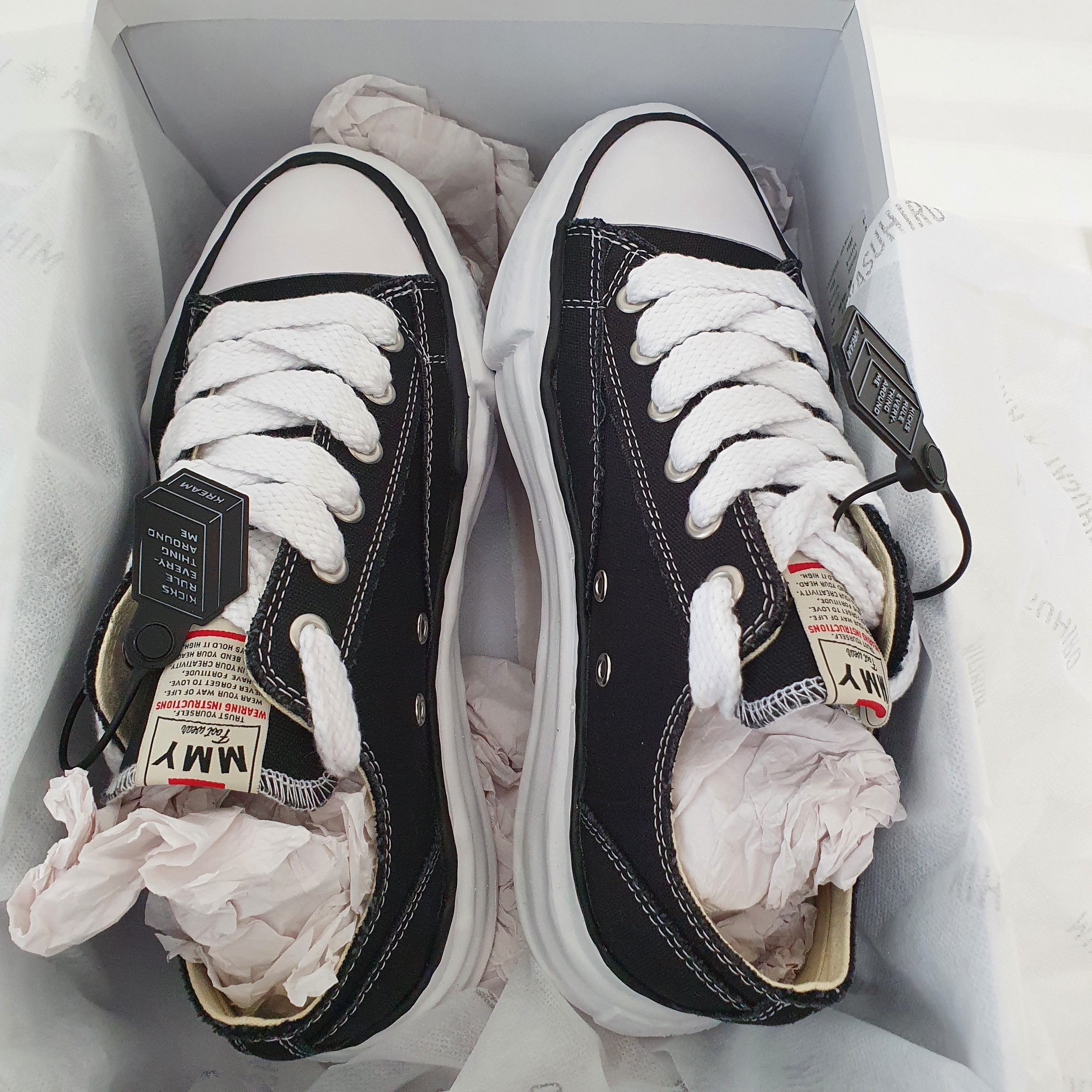 Maison Mihara Yasuhiro Peterson OG Sole Canvas Low Sneakers Black 착용 스타일