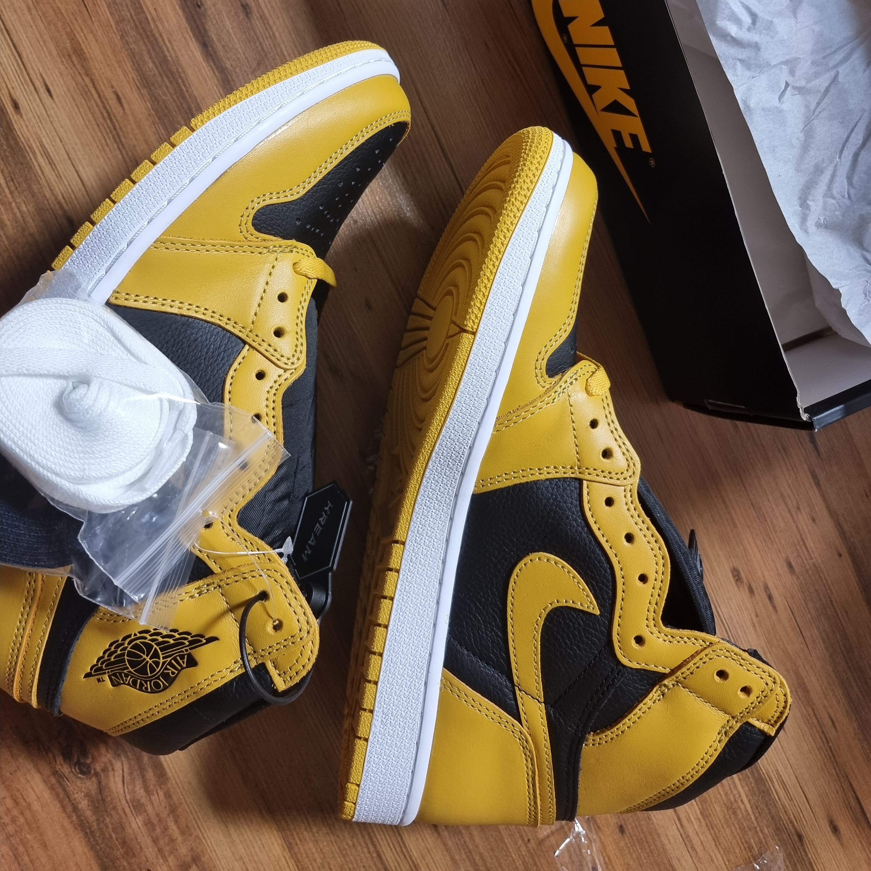 Jordan 1 Retro High OG Pollen 착용 스타일