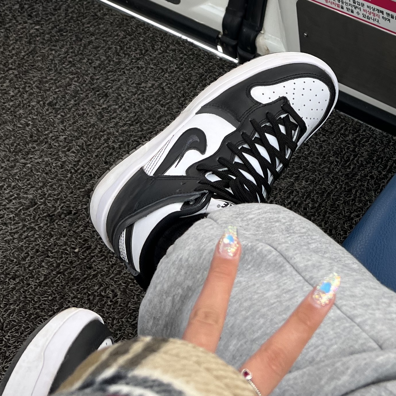 (W) Nike Dunk High Up Black and White 착용 스타일 - 2