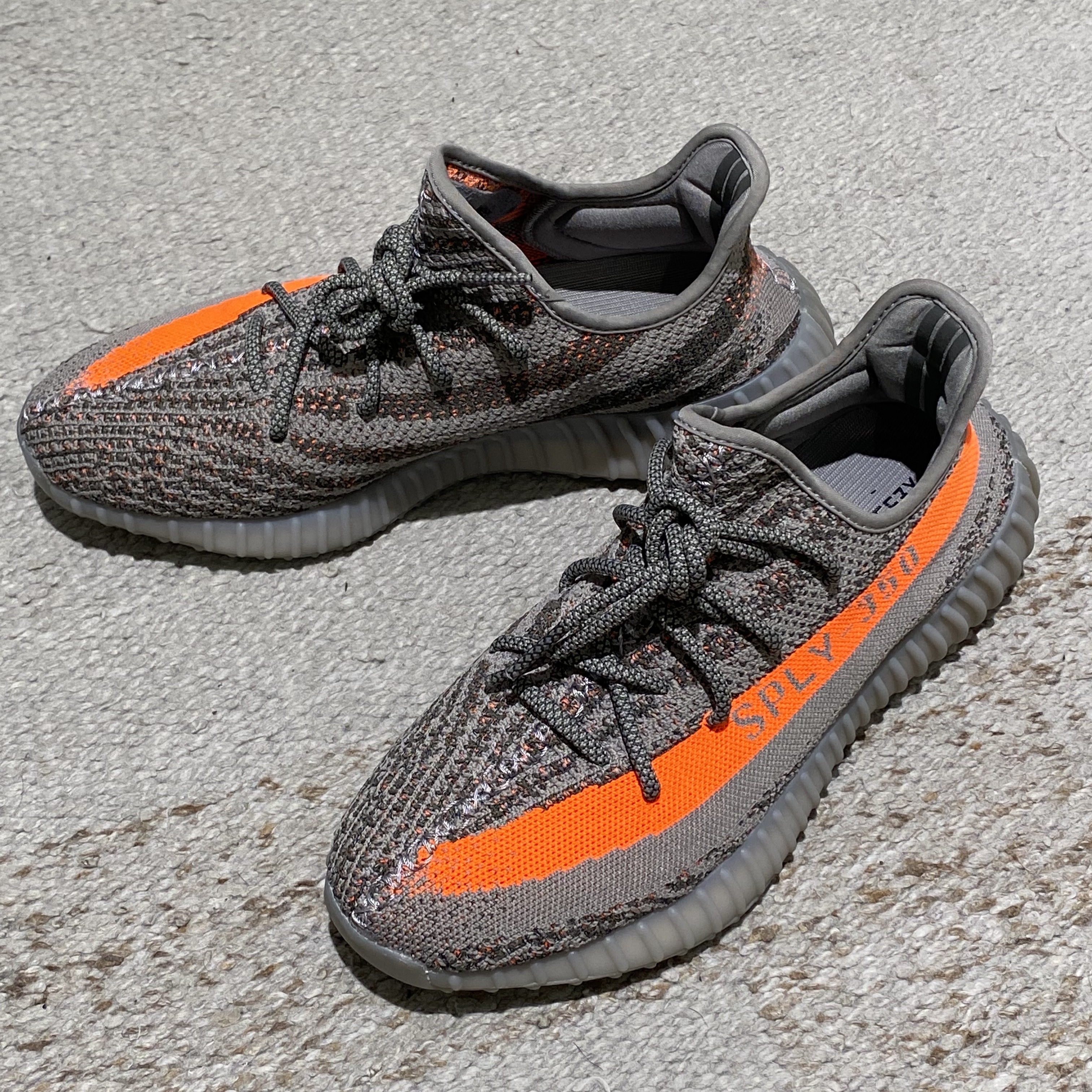Adidas Yeezy Boost 350 V2 Beluga - Reflective 착용 스타일