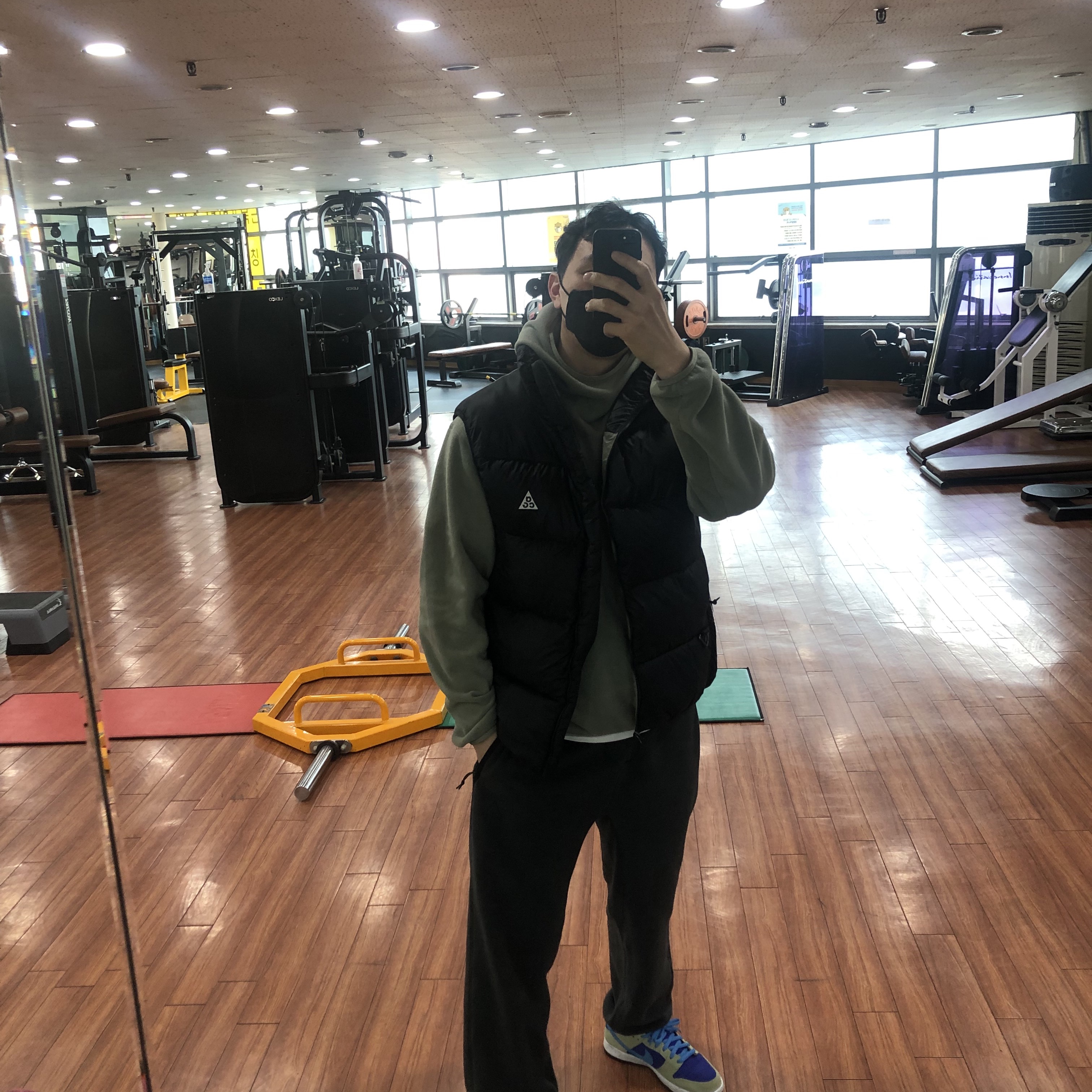 Nike ACG Therma-Fit ADV Lunar Lake Puffer Vest Black - US/EU, Nike ACG Polartec Wolf Tree Pullover Hoodie Light Army - Asia 착용 스타일 - 1