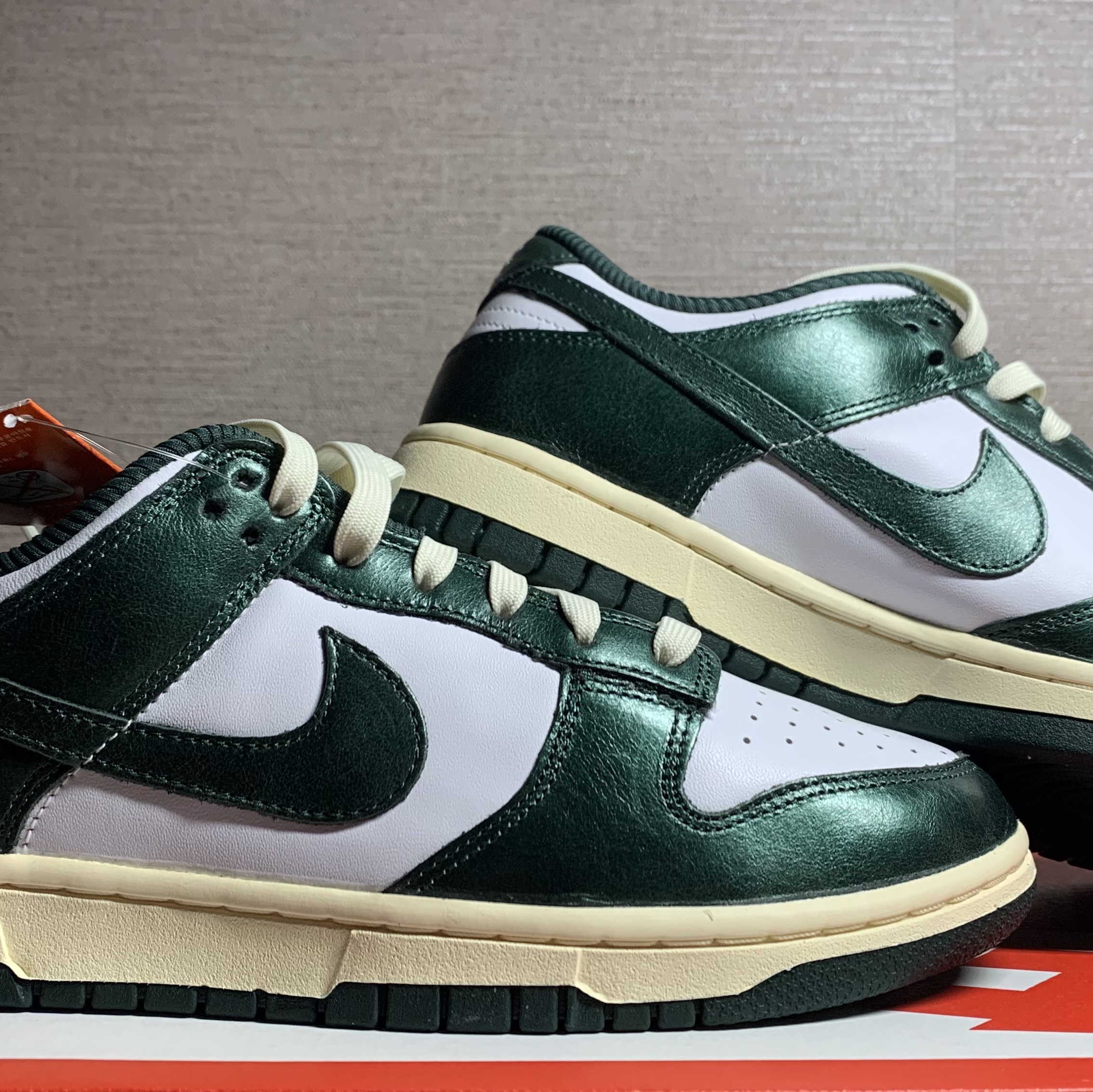 (W) Nike Dunk Low Vintage Green 착용 스타일