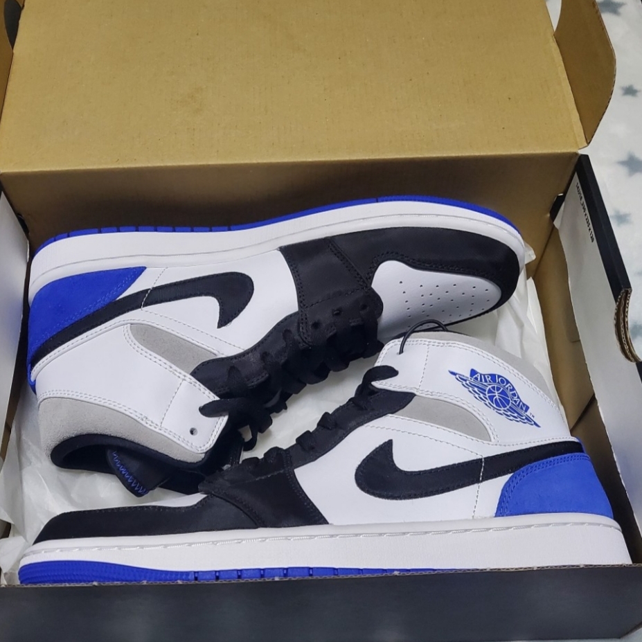 Jordan 1 Mid SE Hyper Royal, (GS) Nike x NBA Dunk Low Black and Chile Red 착용 스타일 - 3