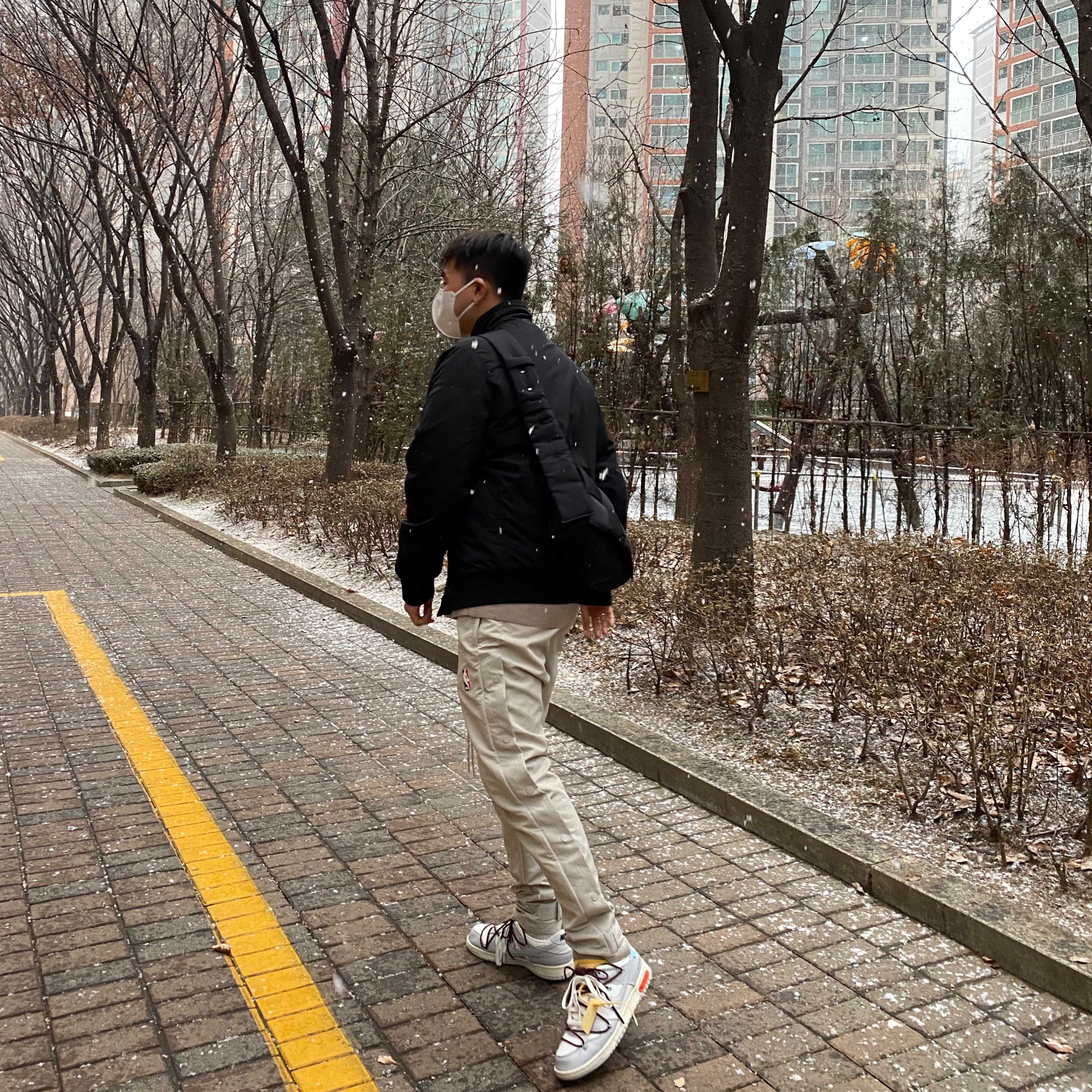 Bottega Veneta Padded Tech Cassette Black, Nike x Fear of God Warm Up Pants String 착용 스타일 - 2