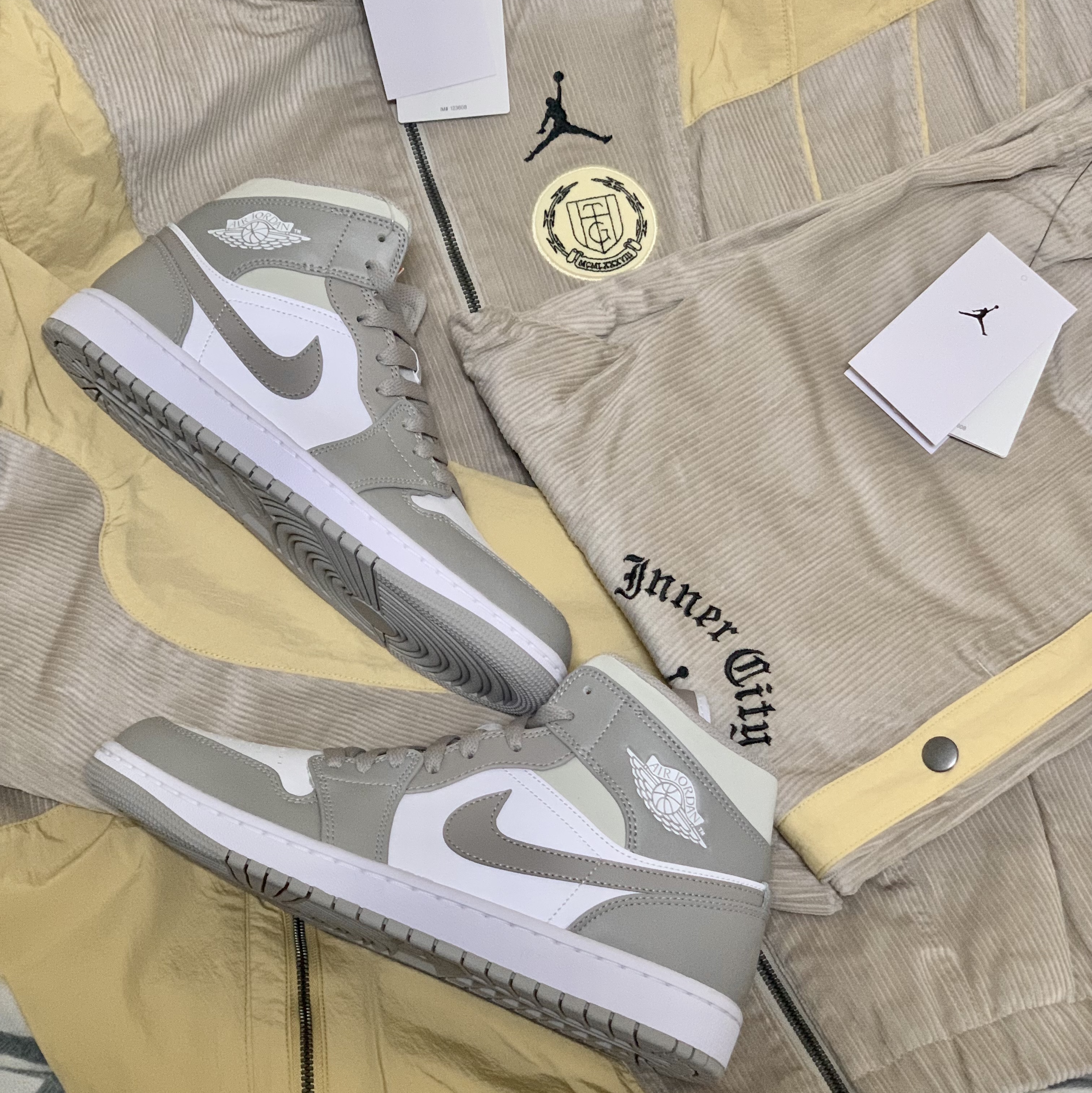 Jordan 1 Mid College Grey, Jordan x Russell Westbrook Honor the Gift Pants - Asia 착용 스타일