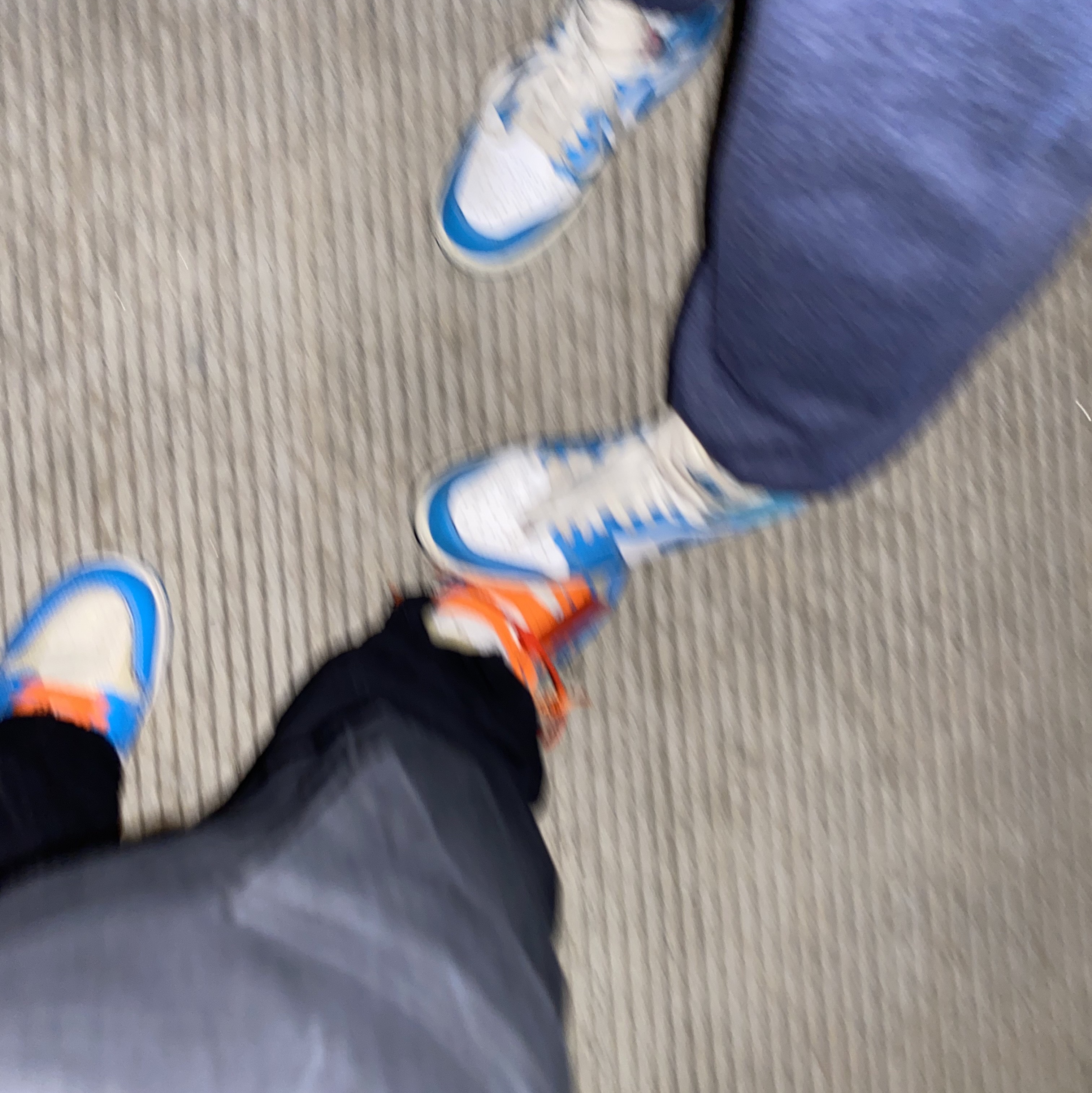 Jordan 1 x Off-White Retro High University Blue 착용 스타일